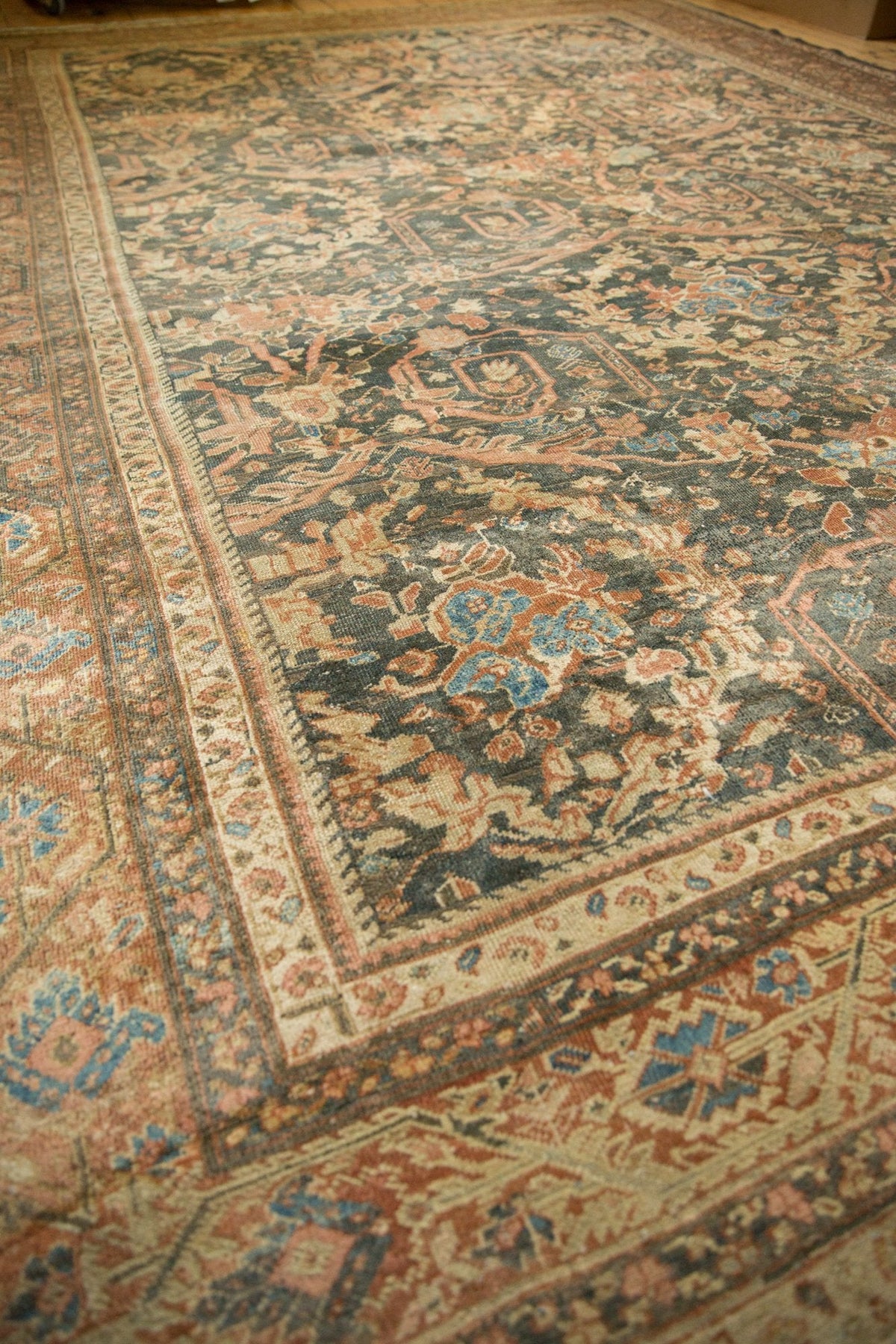 11x15.5 Vintage Distressed Mahal Carpet