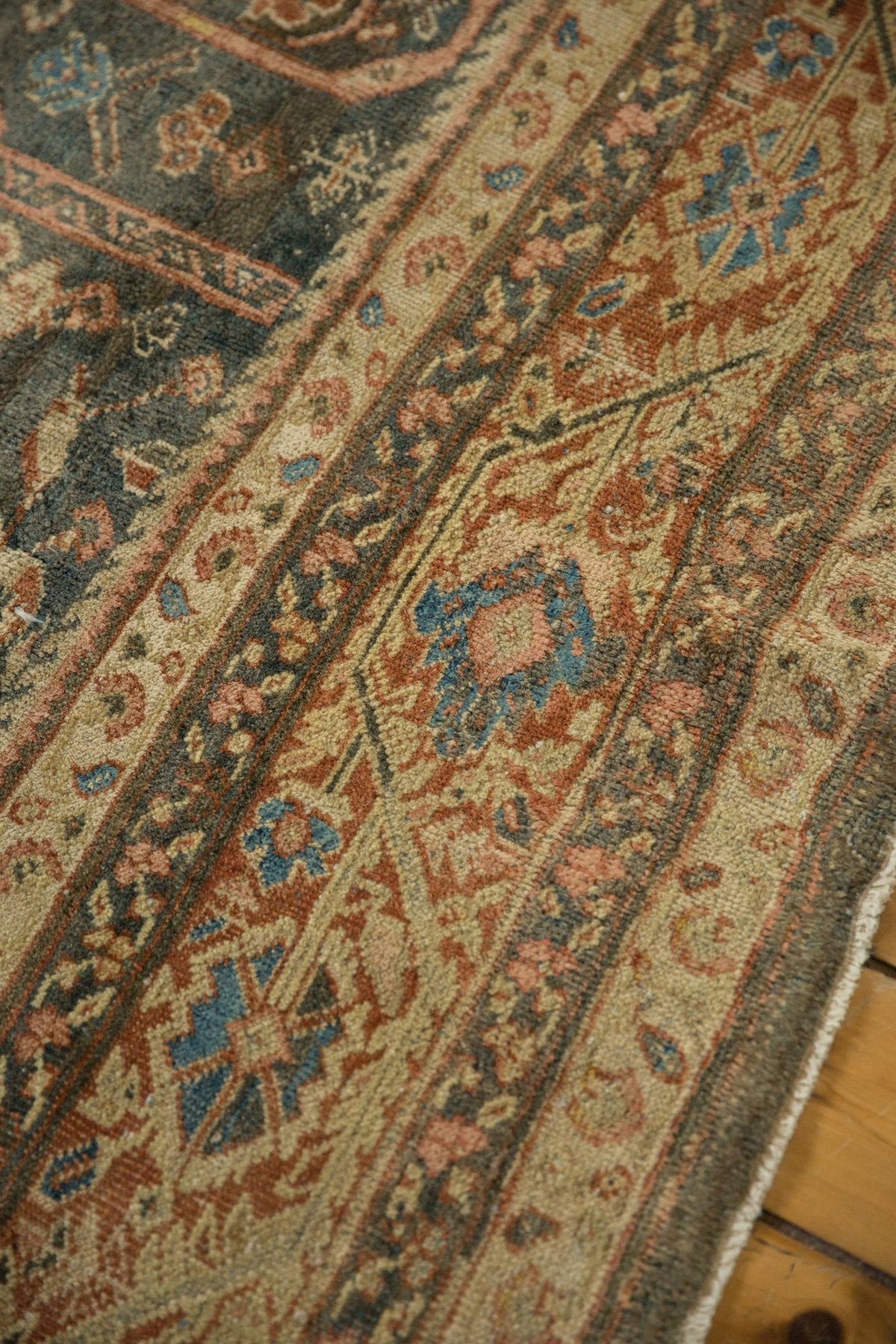 11x15.5 Vintage Distressed Mahal Carpet