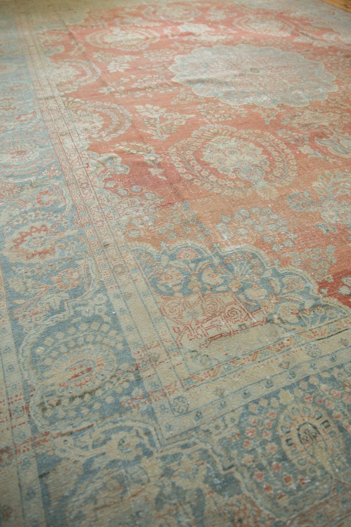 9.5x13.5 Vintage Distressed Mahal Carpet