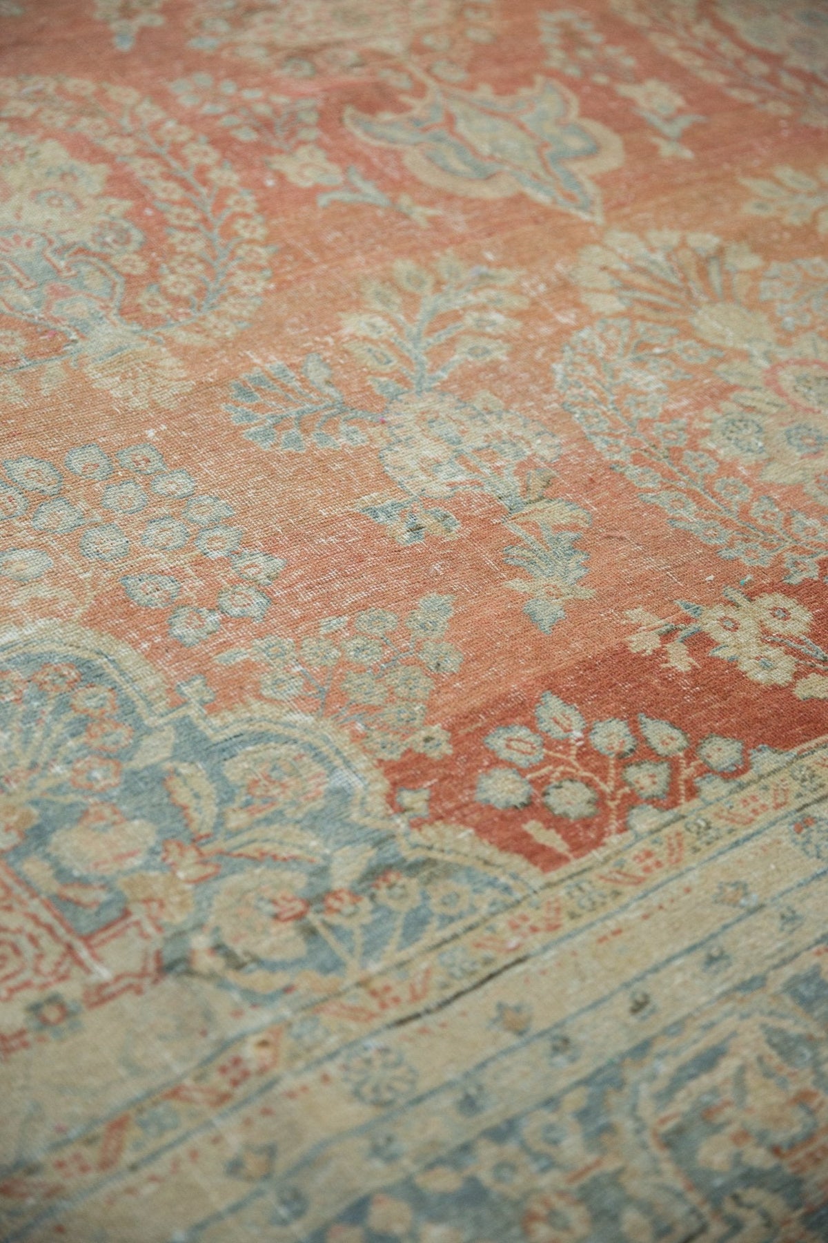 9.5x13.5 Vintage Distressed Mahal Carpet