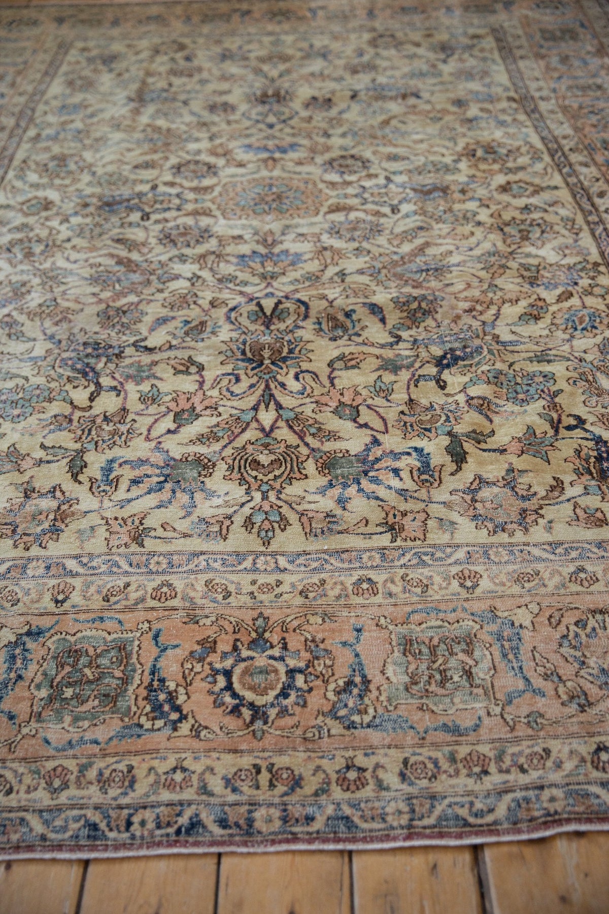 7x9.5 Vintage Distressed Isfahan Carpet
