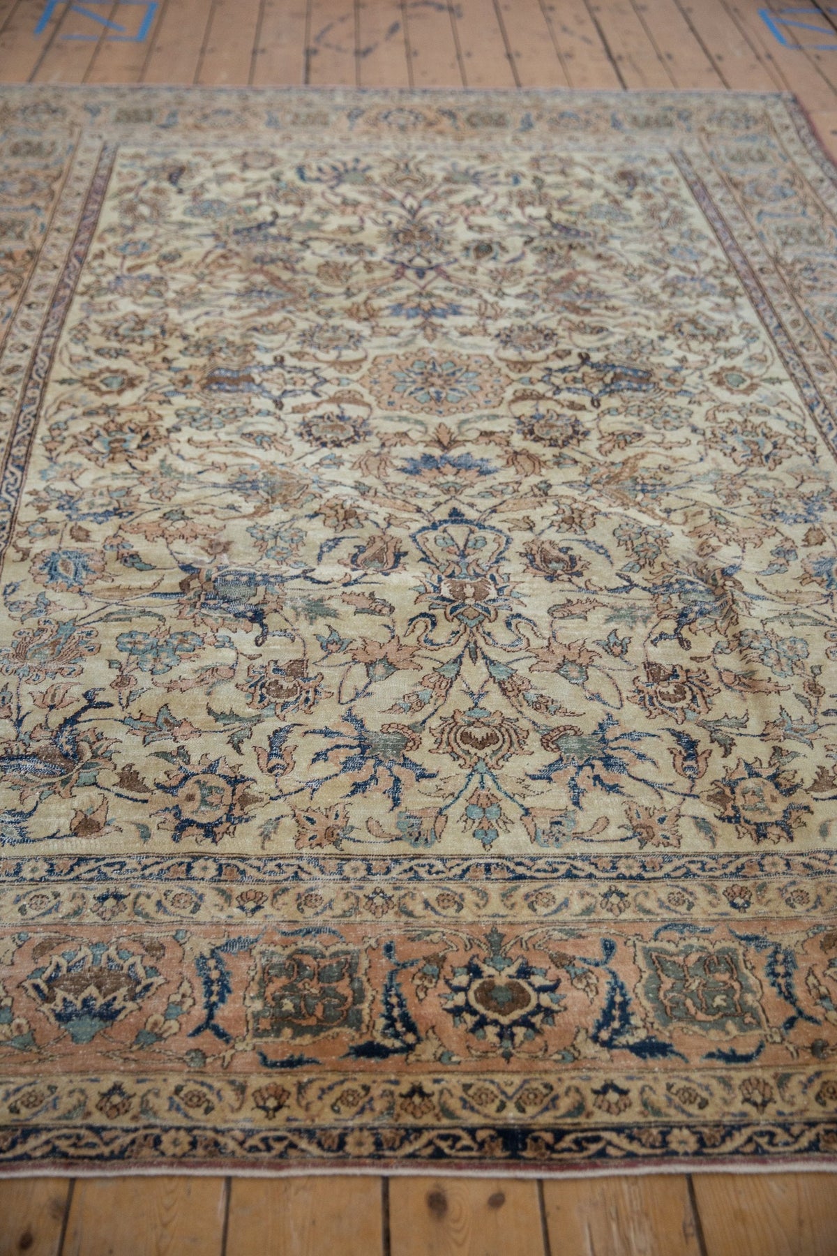 7x9.5 Vintage Distressed Isfahan Carpet