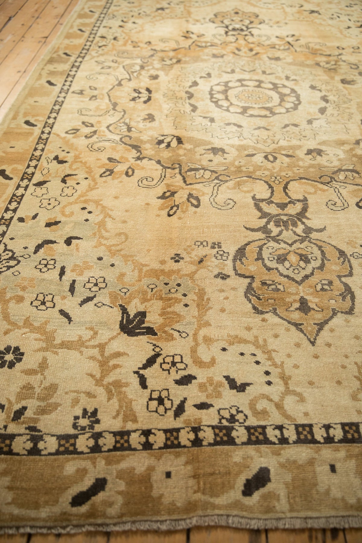 7x11.5 Vintage Distressed Kars Carpet