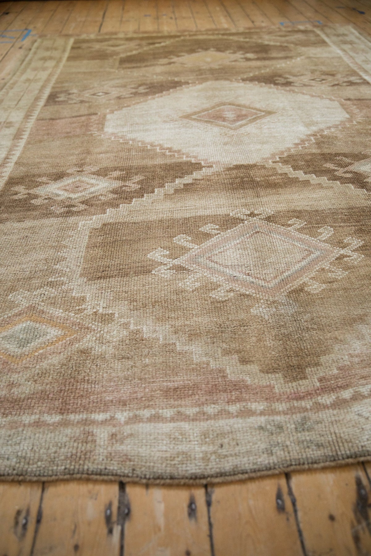 7.5x11 Vintage Distressed Kars Carpet