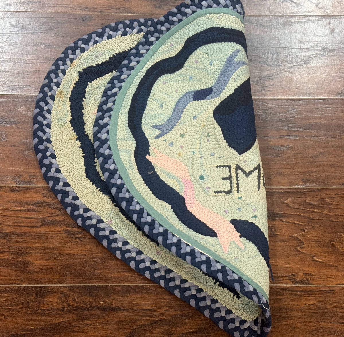 Small American Hooked Rug, Vintage Welcome Mat, Heart Shaped, Ivory and Blue - Jewel Rugs, view 9