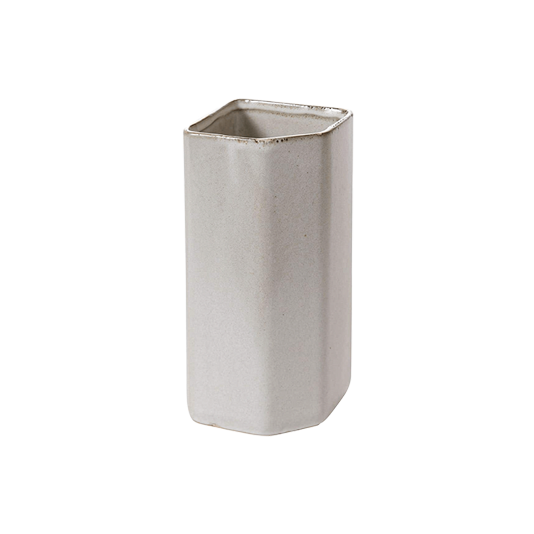 Kelis Vase - Source by Studio Skara, view 3