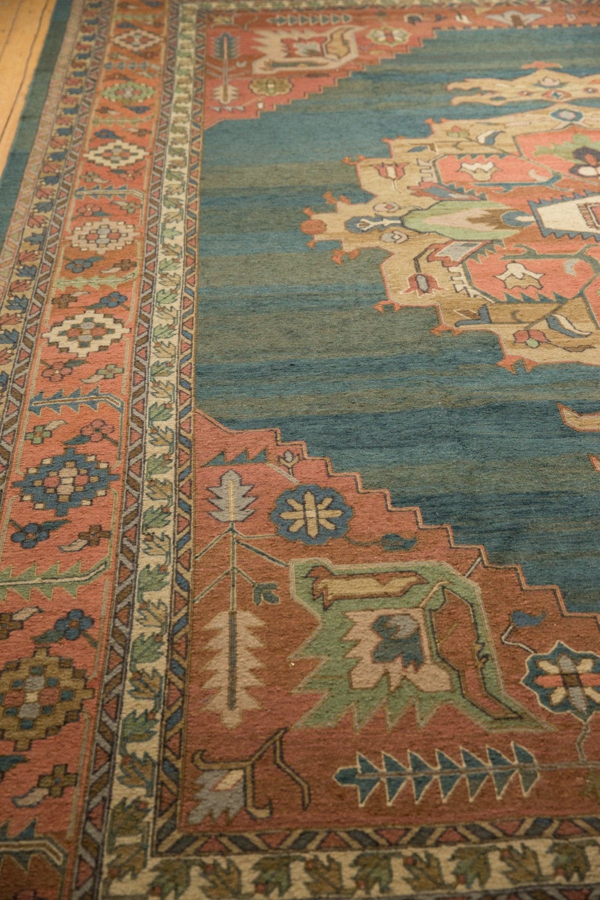 10x13.5 Vintage Serapi Indian Soumac Design Carpet