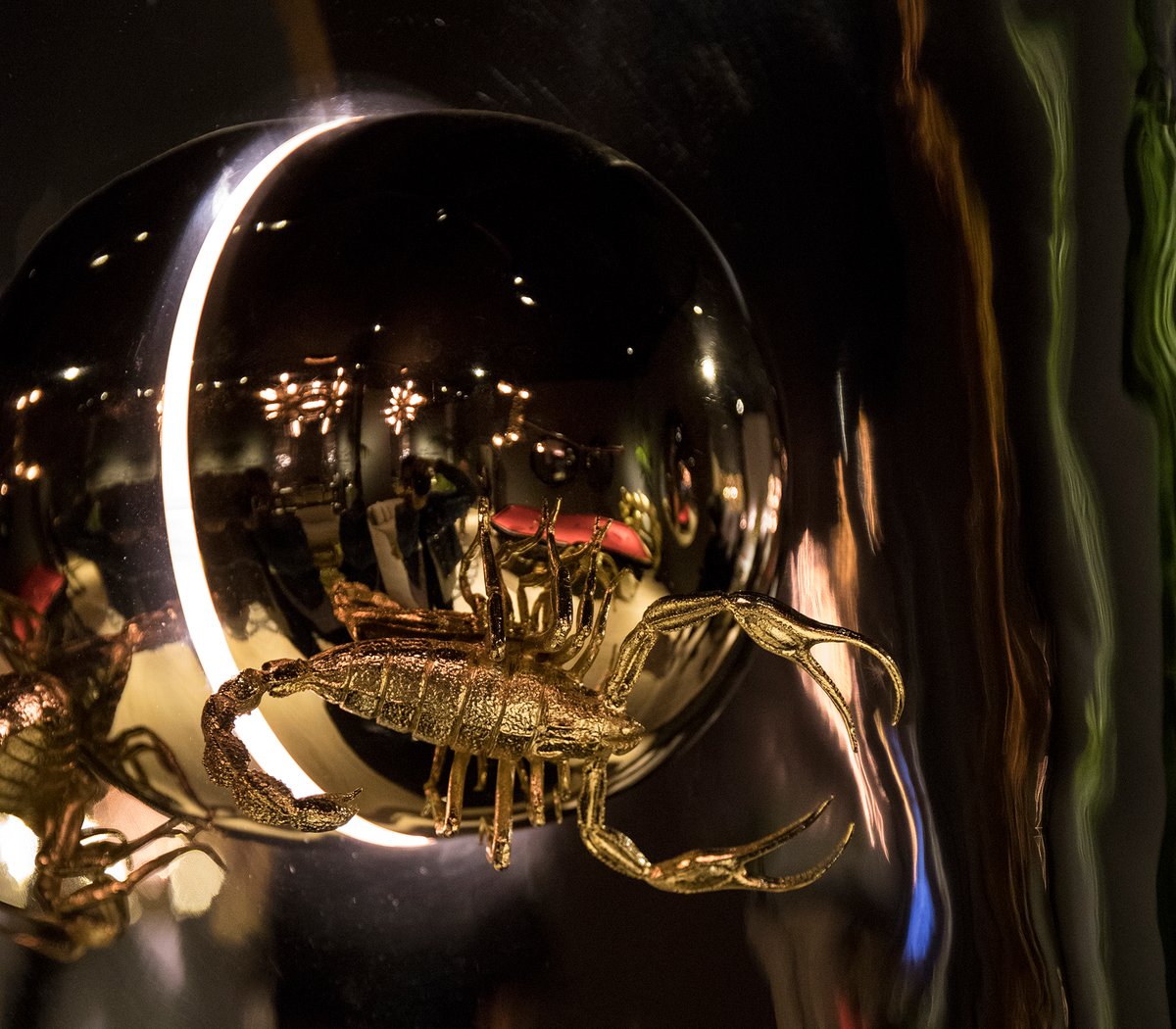Metamorphosis Mirror by Boca do Lobo – view 10