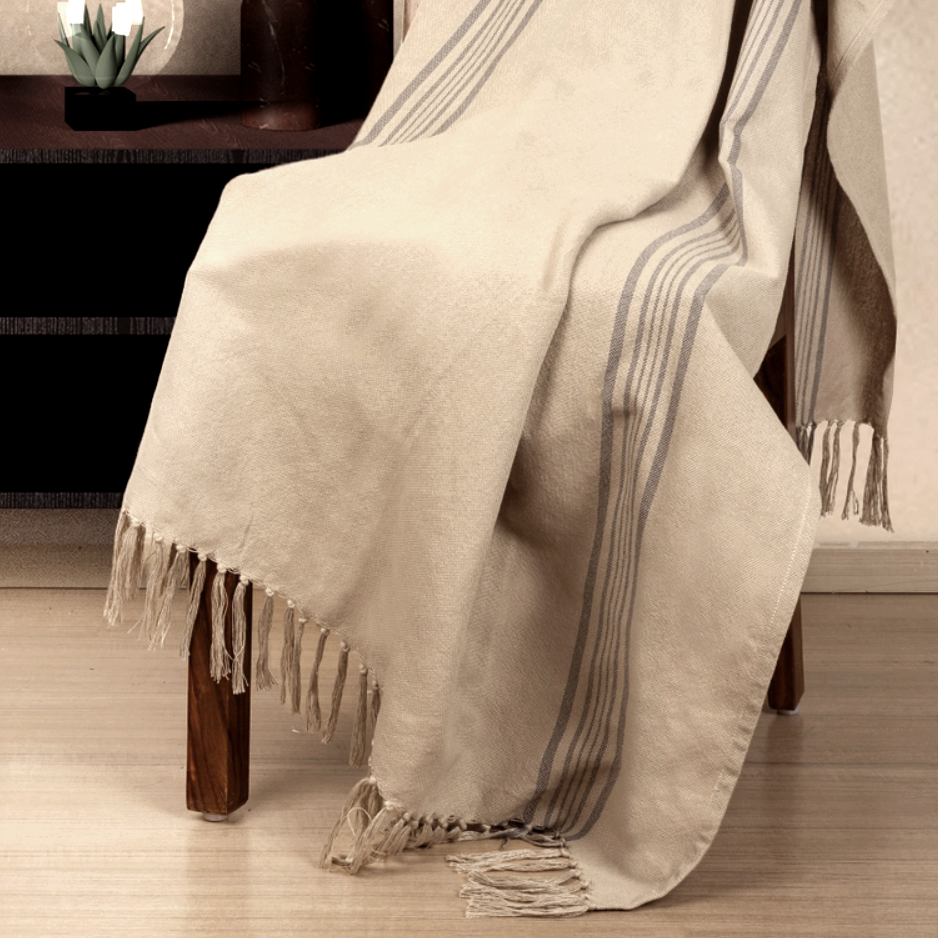 Jaanvi Throw - Source by Studio Skara, view 3