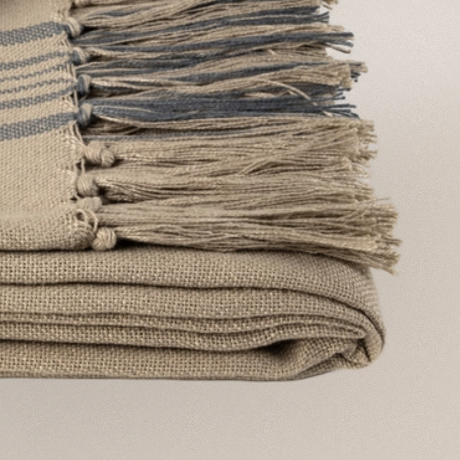 Jaanvi Throw - Source by Studio Skara, view 2
