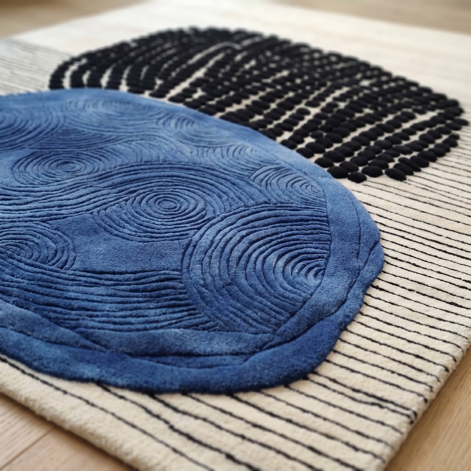 Abstract Modern Hand Tufted Wool & Viscose Rug | Ivory, Cobalt Blue & Black Artistic Statement Area Rug — 2x3 ft'