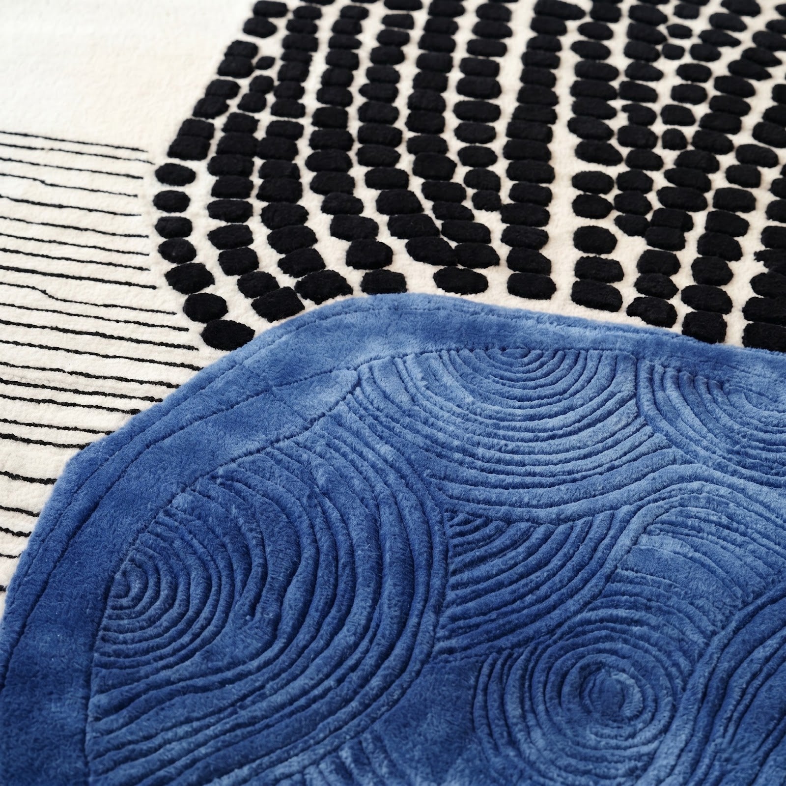 Abstract Modern Hand Tufted Wool & Viscose Rug | Ivory, Cobalt Blue & Black Artistic Statement Area Rug — 2x3 ft'