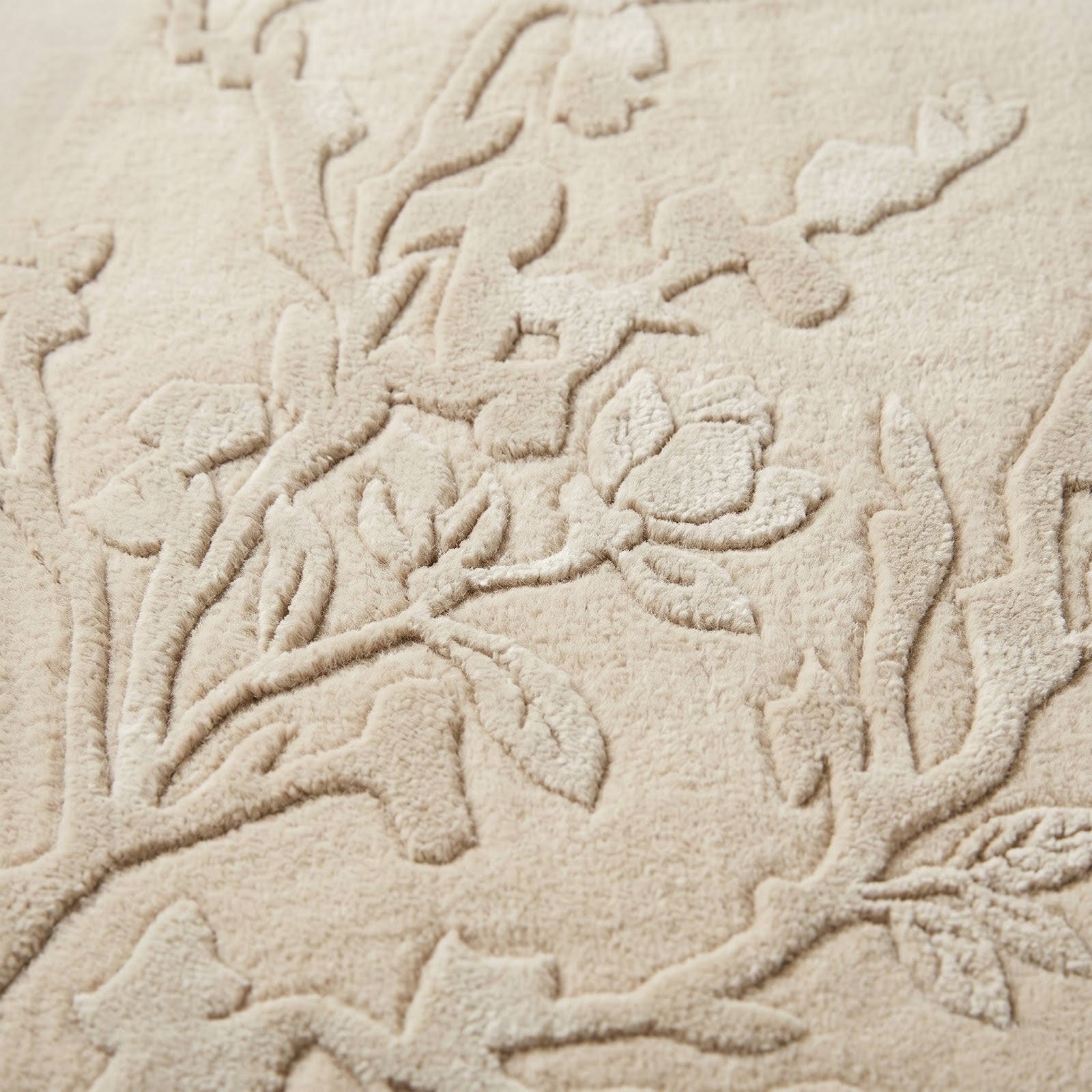 Oval Botanical Hand Tufted Wool Rug | Ivory Floral Vine Area Rug with Carved Texture — 2x3 ft'