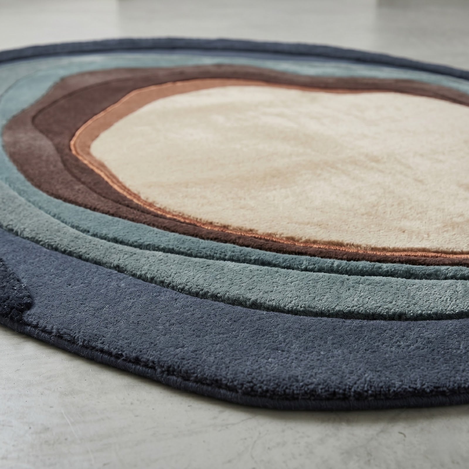 Organic Layered Pebble Hand Tufted Wool Rug | Navy Blue & Earth Tone Sculptural Area Rug — 2x3 ft'