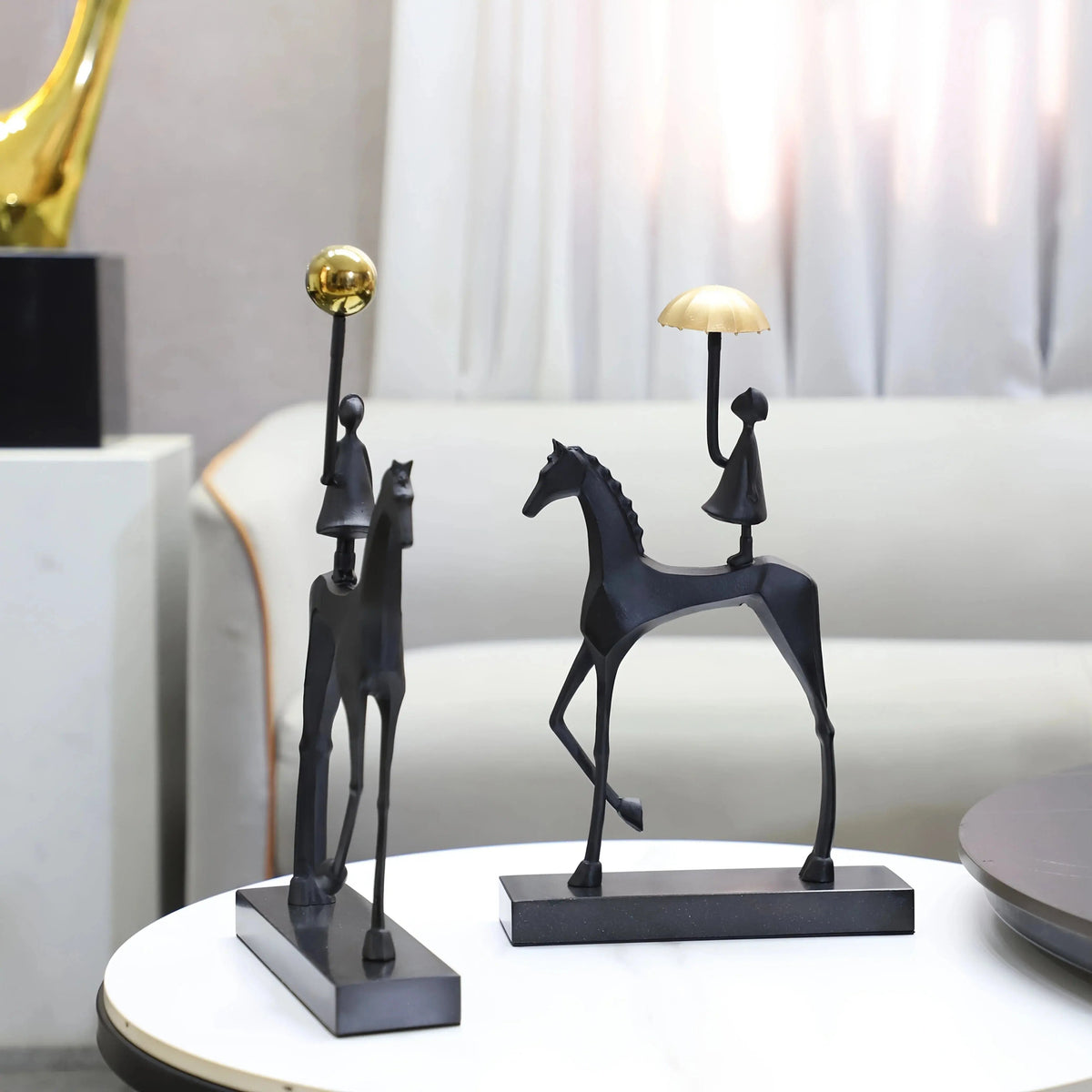 1pc Creative Cast Iron Metal Horse Ornament Home Living Room Luxury Decorative TV Cabinet Bar Tabletop Decoration