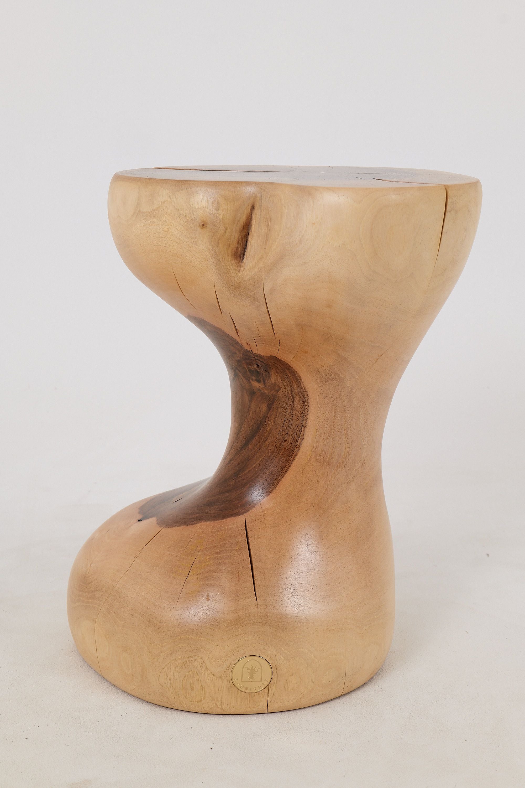 Leszy, Hourglass Side Table ������������������������������������������