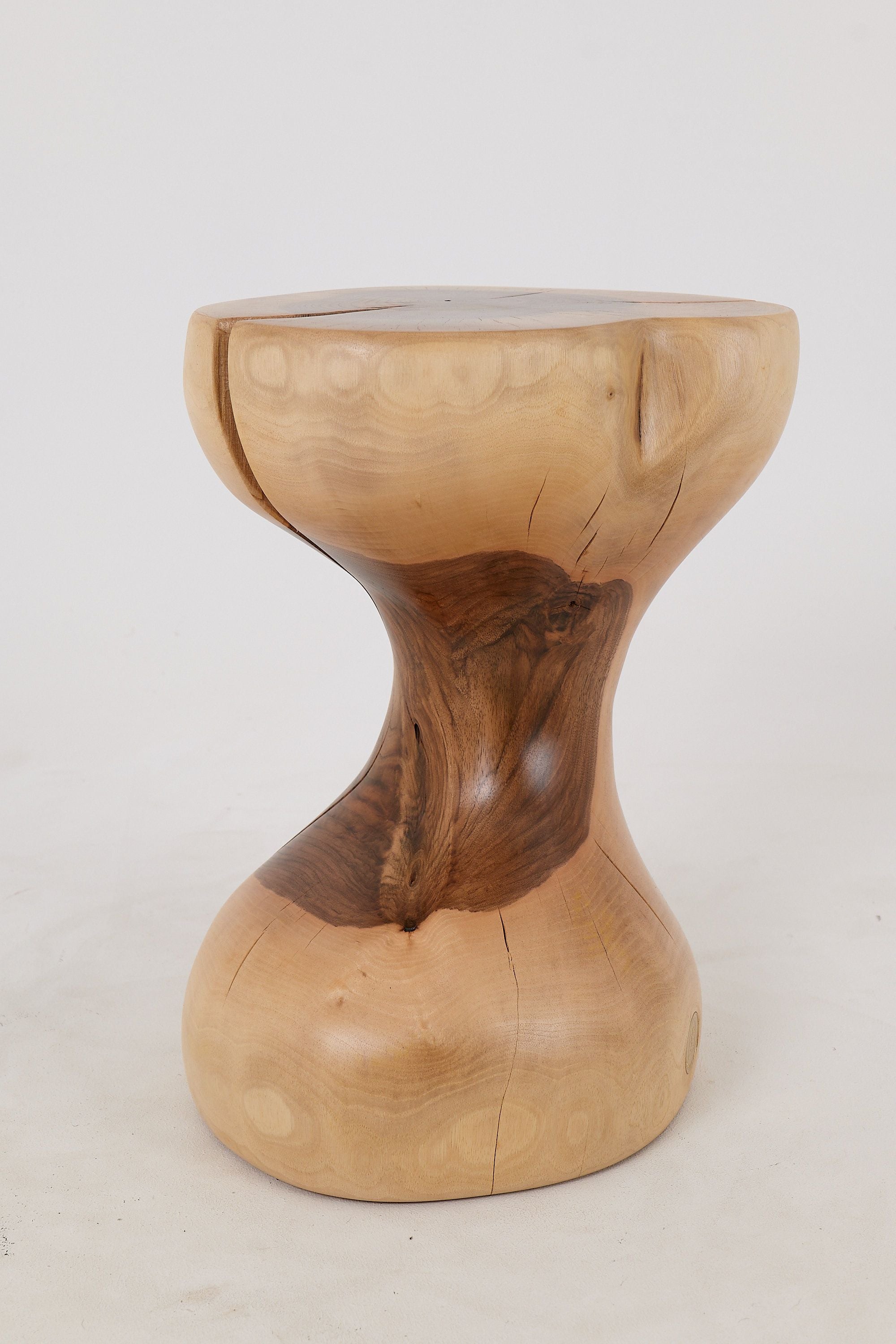 Leszy, Hourglass Side Table ������������������������������������������
