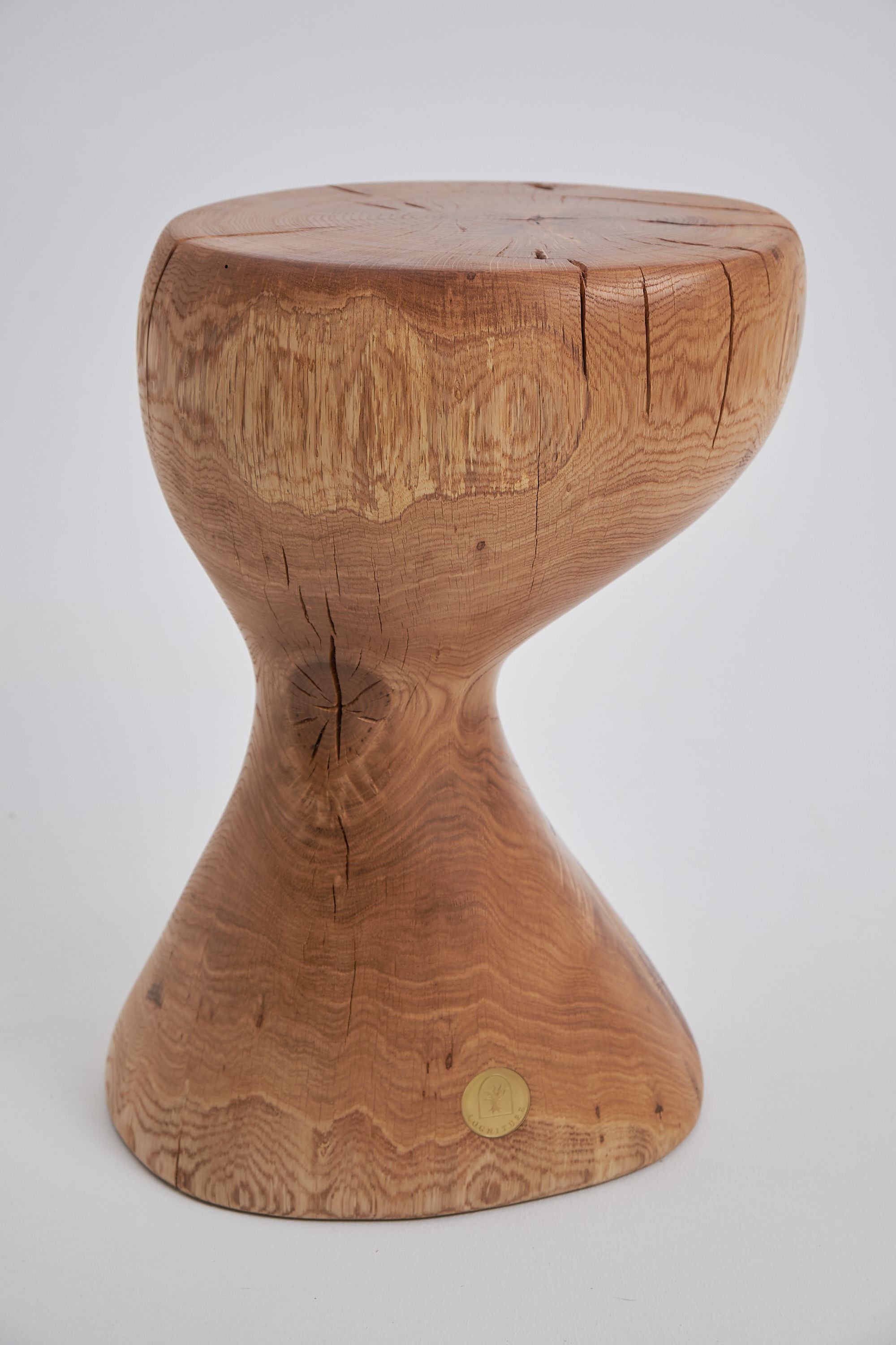 Leszy, Elegant Hourglass Stool ������������������������������������������������������������������������������������������������������������������������������������������������������������������������������������������������������������������������������������������������������������������������������������������������������������������������������������������������������������������������������������������������������������������������������