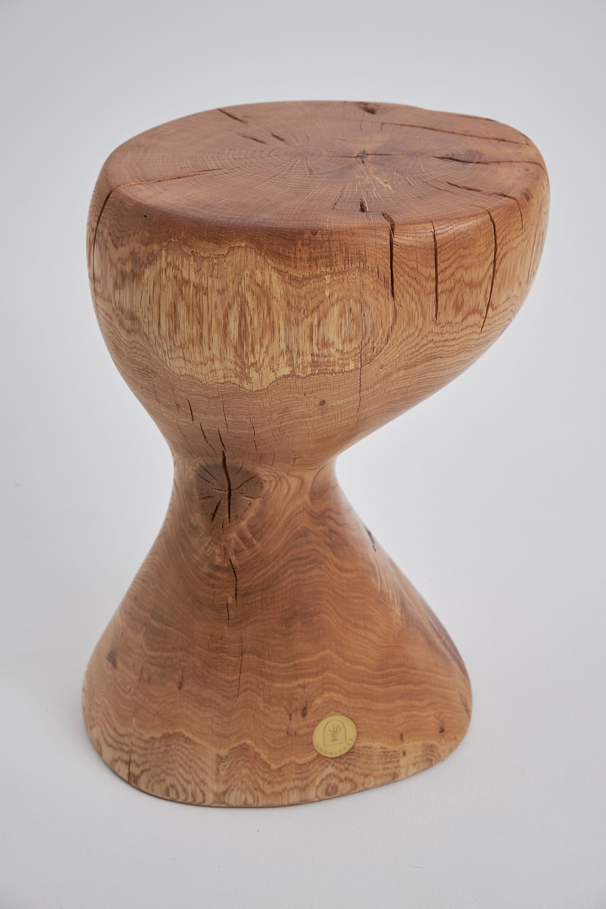 Leszy, Elegant Hourglass Stool ������������������������������������������������������������������������������������������������������������������������������������������������������������������������������������������������������������������������������������������������������������������������������������������������������������������������������������������������������������������������������������������������������������������������������