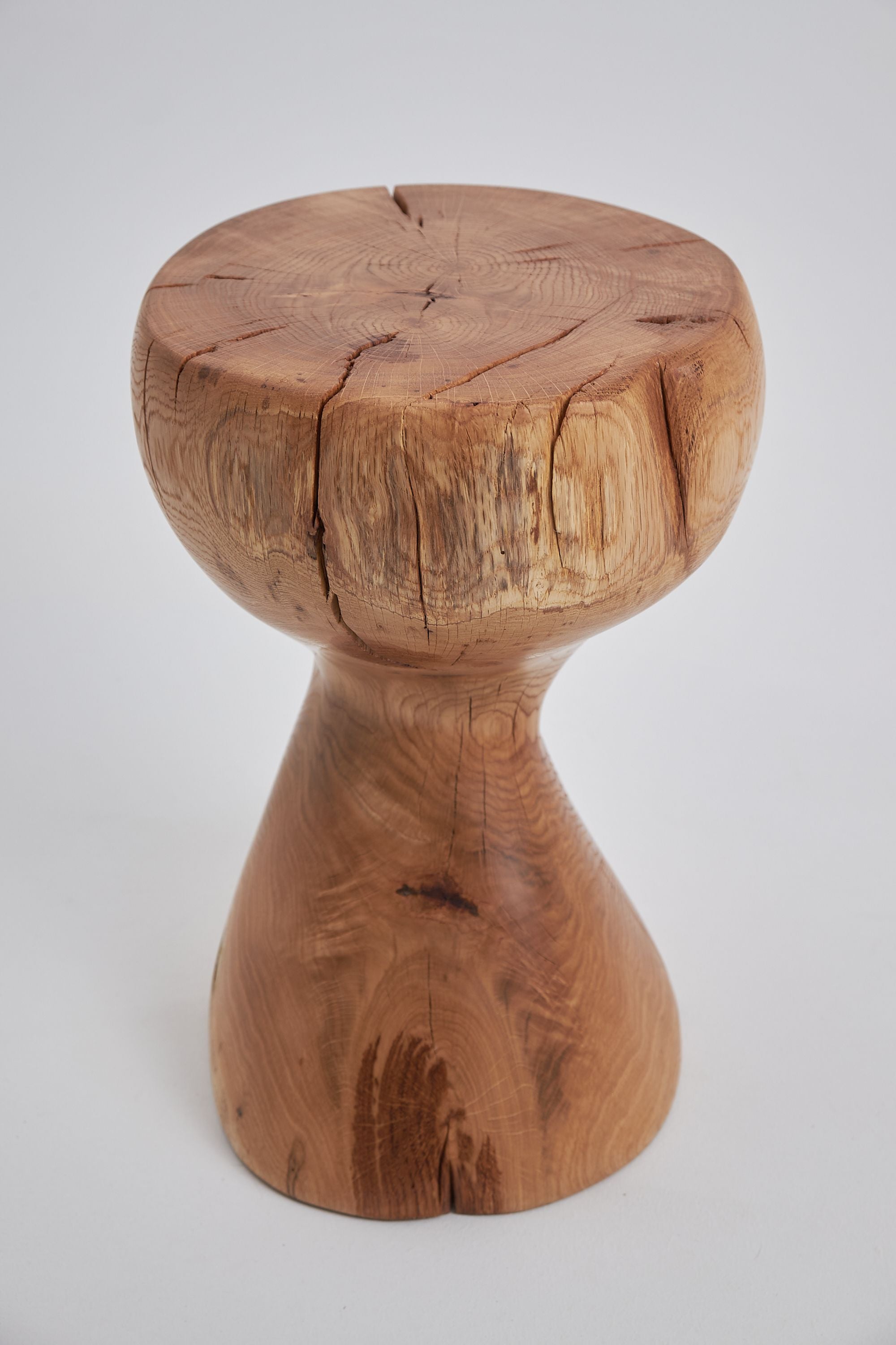 Leszy, Elegant Hourglass Stool ������������������������������������������������������������������������������������������������������������������������������������������������������������������������������������������������������������������������������������������������������������������������������������������������������������������������������������������������������������������������������������������������������������������������������