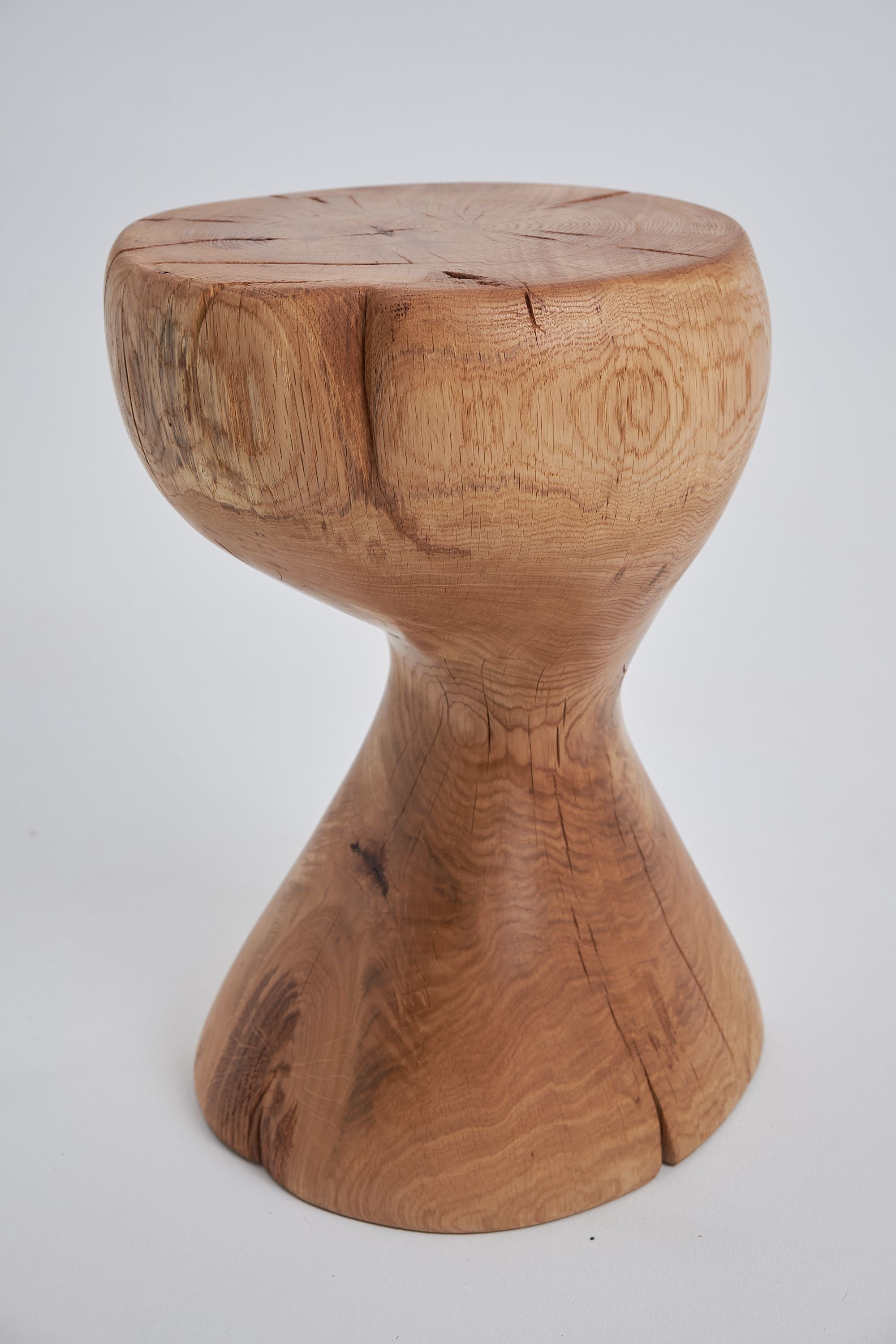 Leszy, Elegant Hourglass Stool ������������������������������������������������������������������������������������������������������������������������������������������������������������������������������������������������������������������������������������������������������������������������������������������������������������������������������������������������������������������������������������������������������������������������������