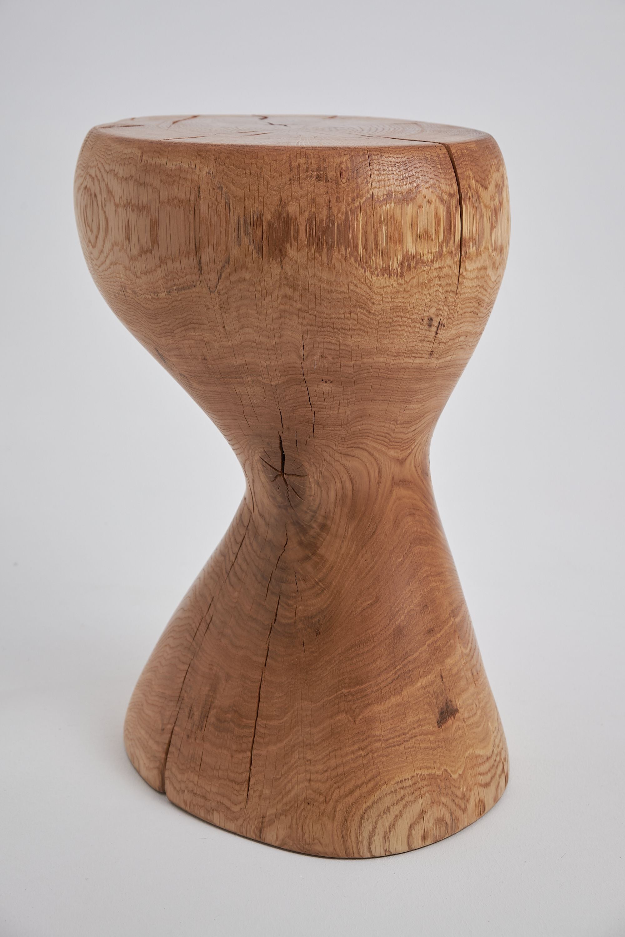 Leszy, Elegant Hourglass Stool ������������������������������������������������������������������������������������������������������������������������������������������������������������������������������������������������������������������������������������������������������������������������������������������������������������������������������������������������������������������������������������������������������������