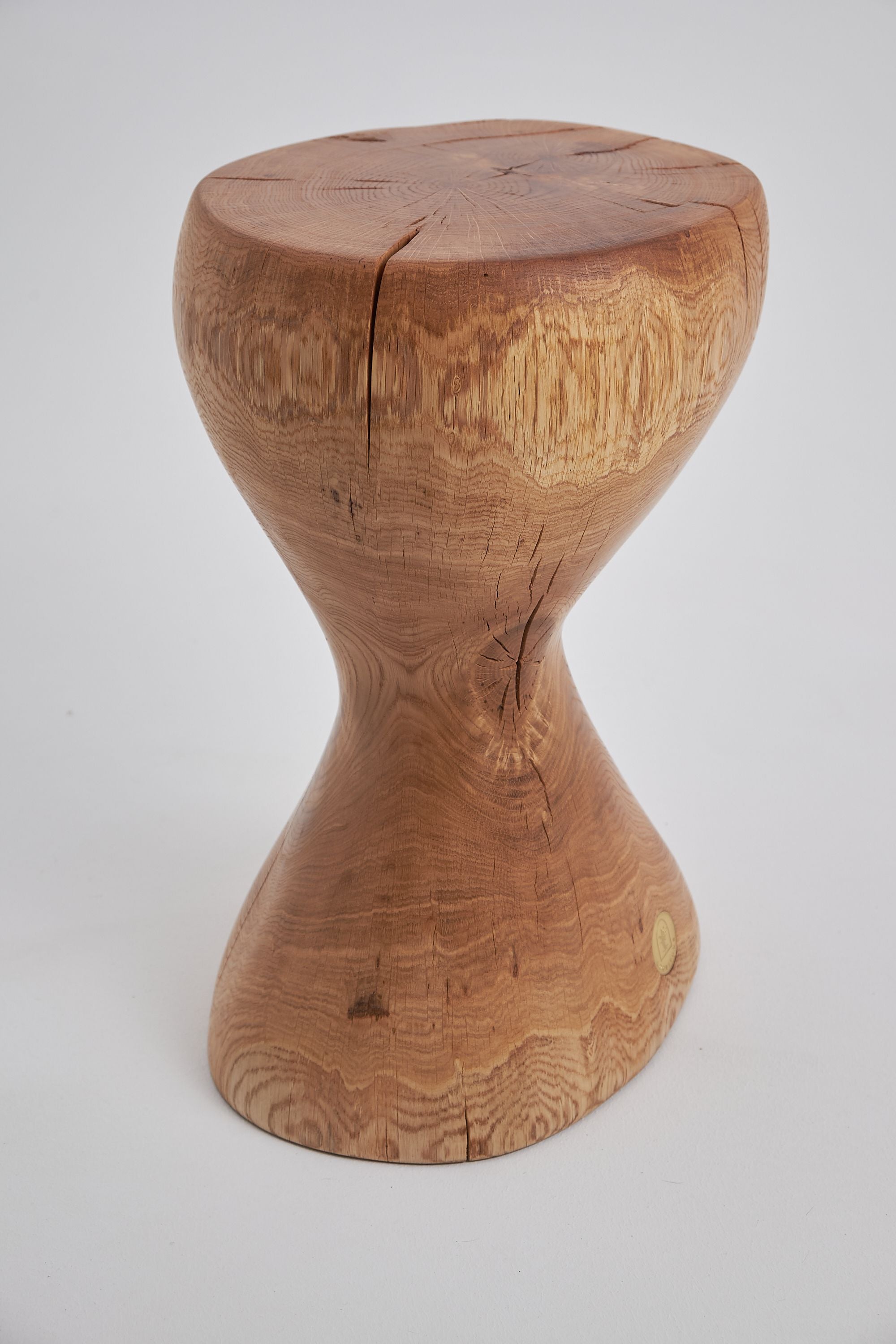 Leszy, Elegant Hourglass Stool ������������������������������������������������������������������������������������������������������������������������������������������������������������������������������������������������������������������������������������������������������������������������������������������������������������������������������������������������������������������������������������������������������������