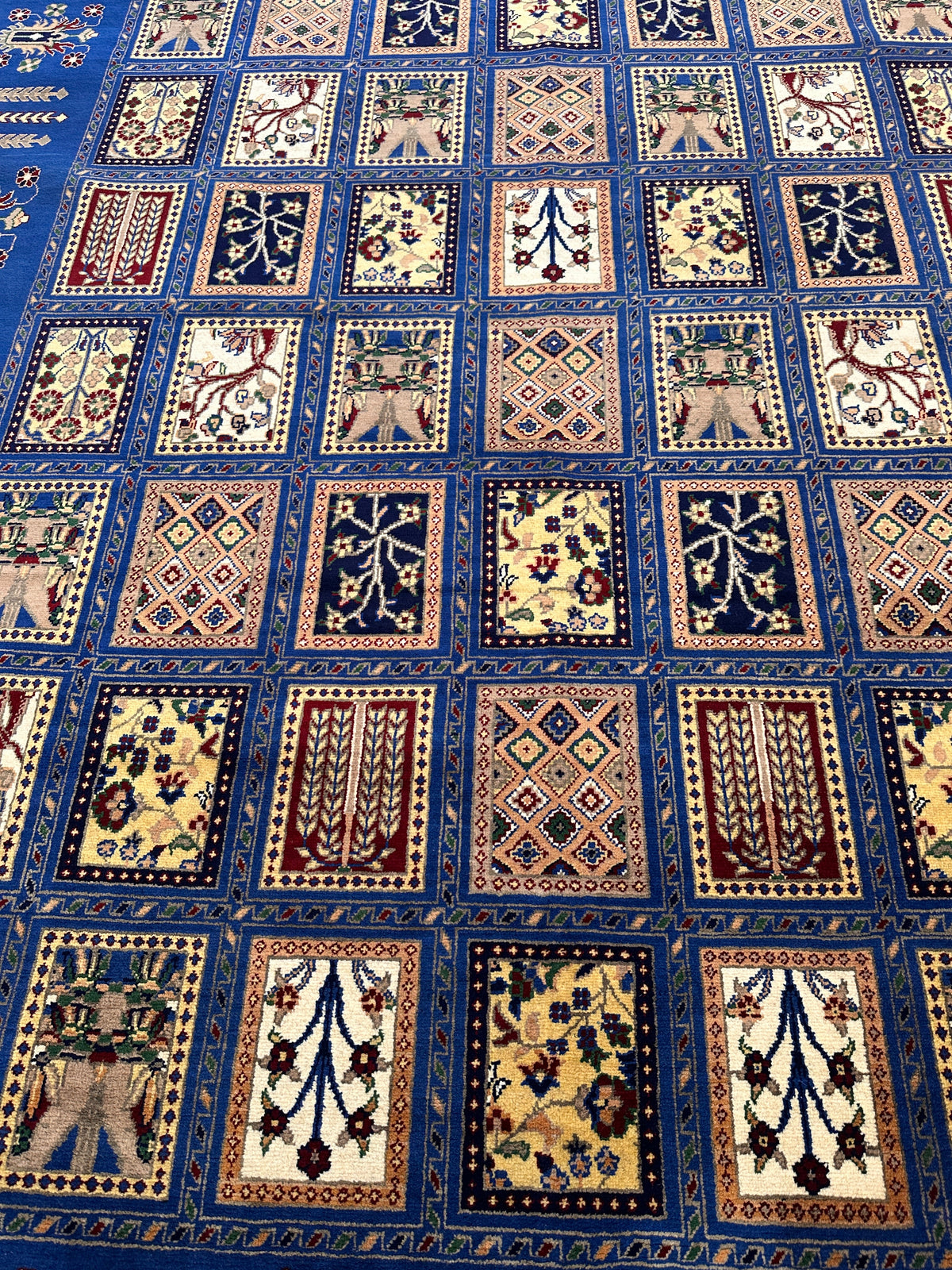 Afghan Bakhtiari Rug 7x10 | Blue, Beige & Ivory | Hand-Knotted Wool - Rugistan, view 4
