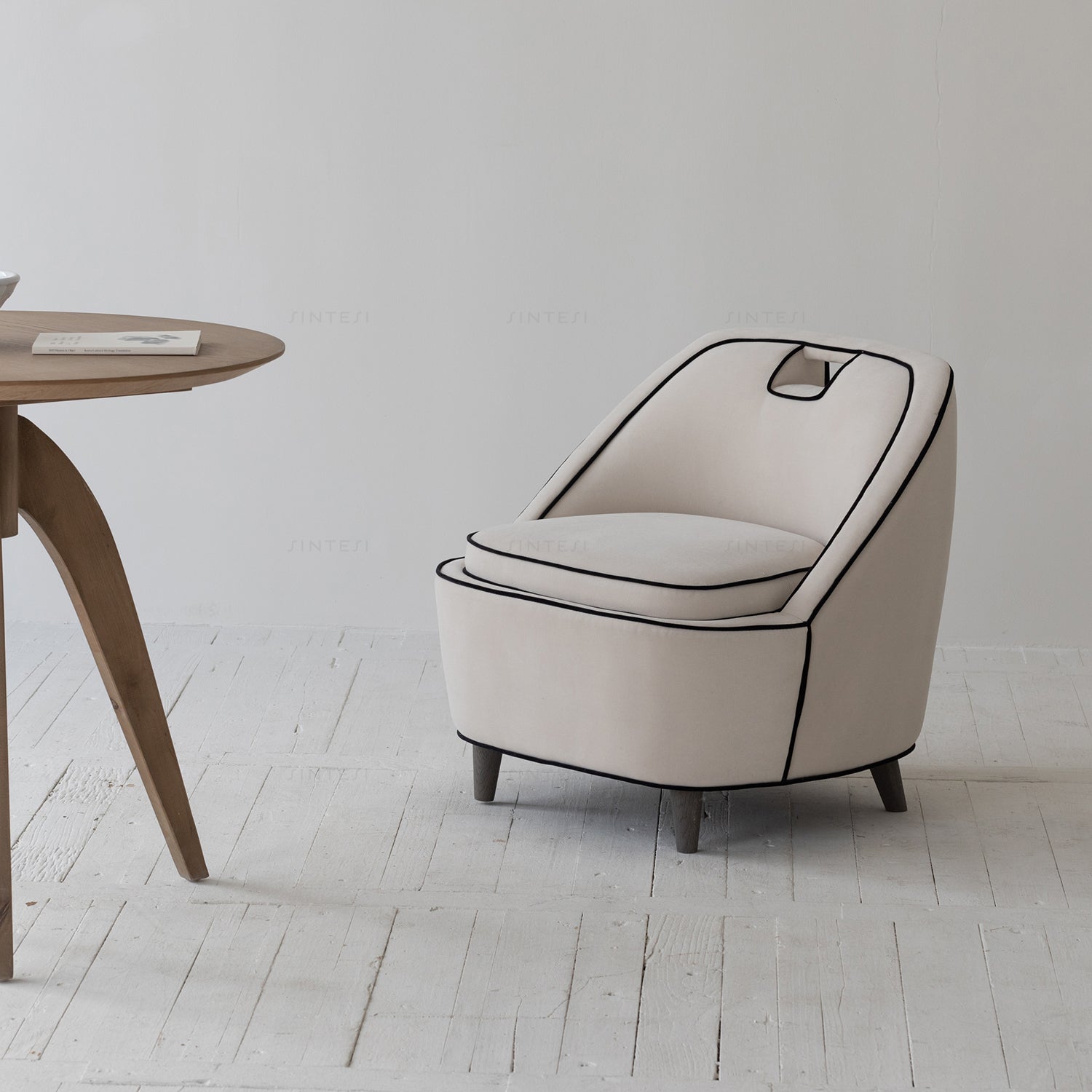 Okeanos Lounge Chair image 6