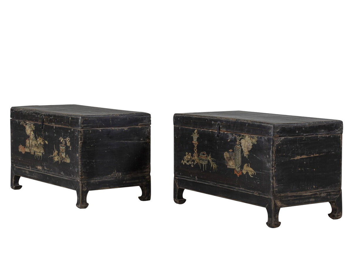 A pari of antique trunk with original painting 34.65W18.11D20.47H