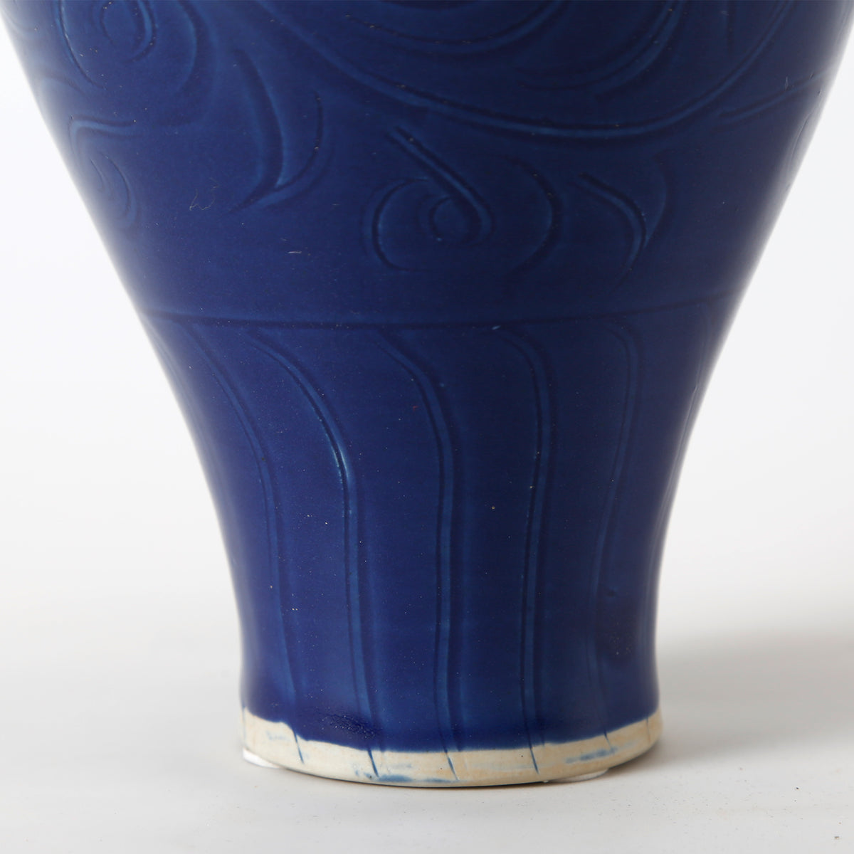 Dark blue glaze MEI vase with tick flowers