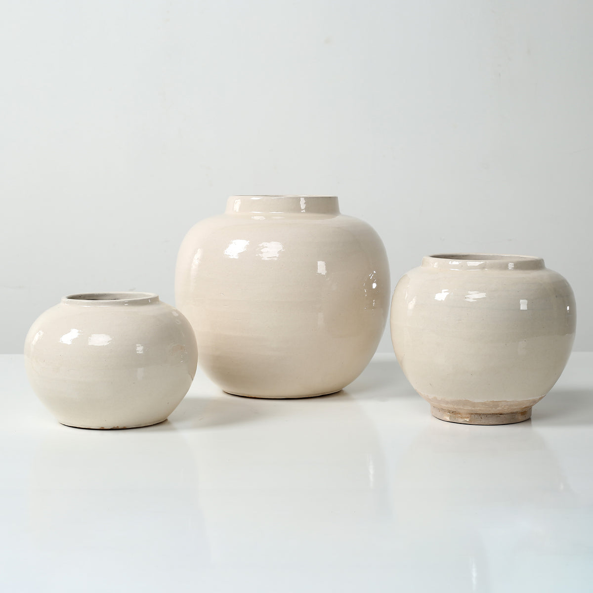 Approx. 6" High Off White Ceramic Round Pot (4.5" Opening)