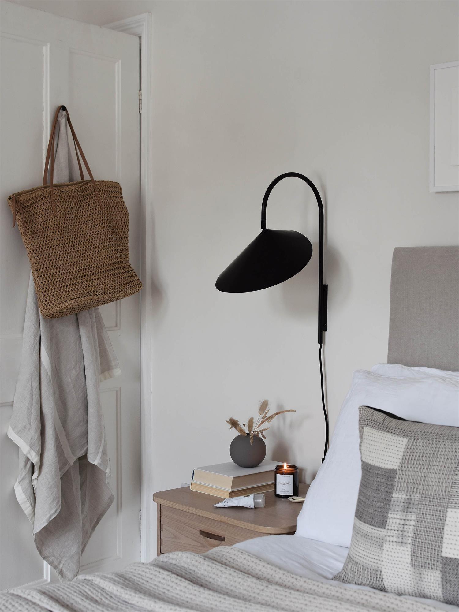 Sway Wall Lamp