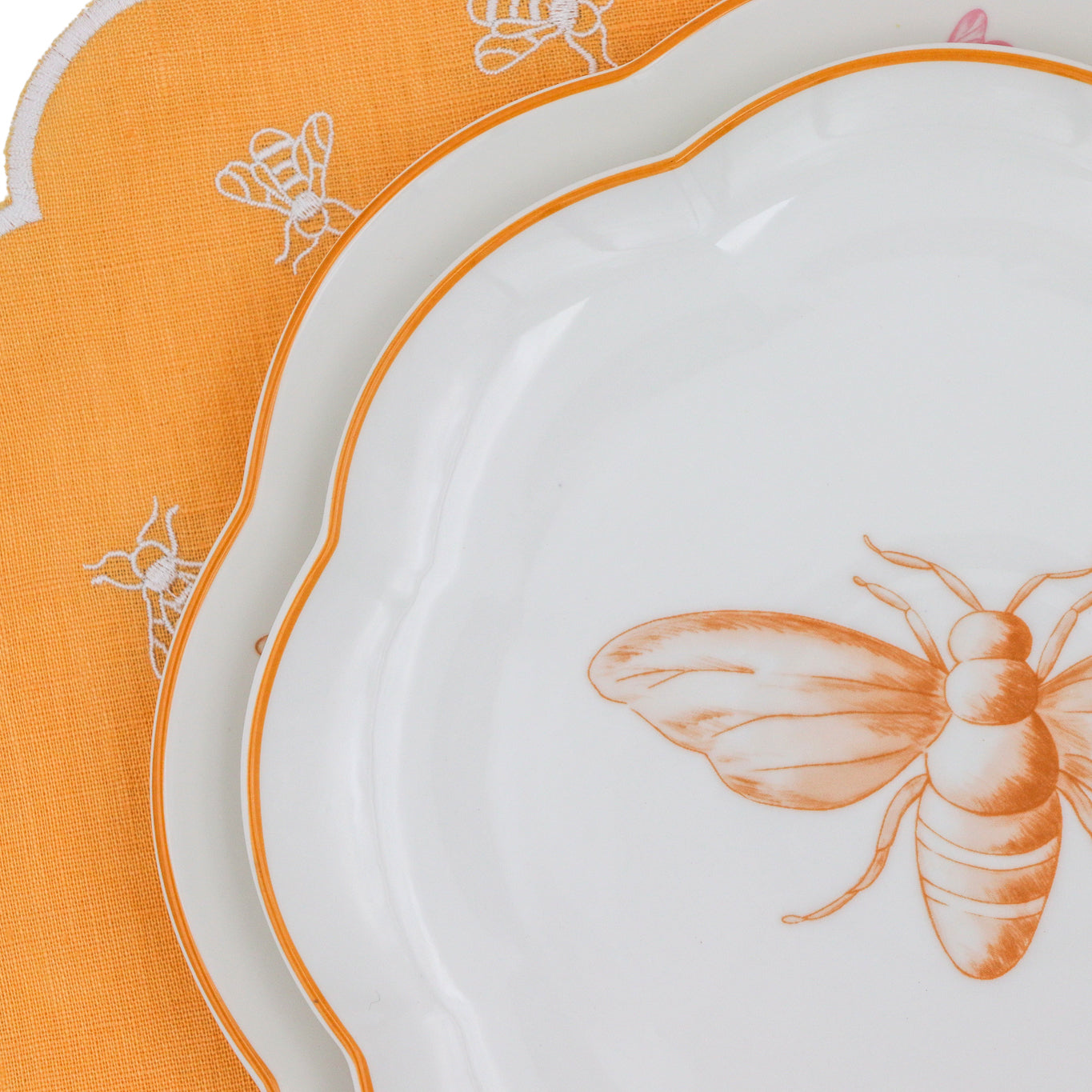 Bumble Homecoming Scalloped Starter Plate - Case of 12 Plates (+3 Bonus Plates)