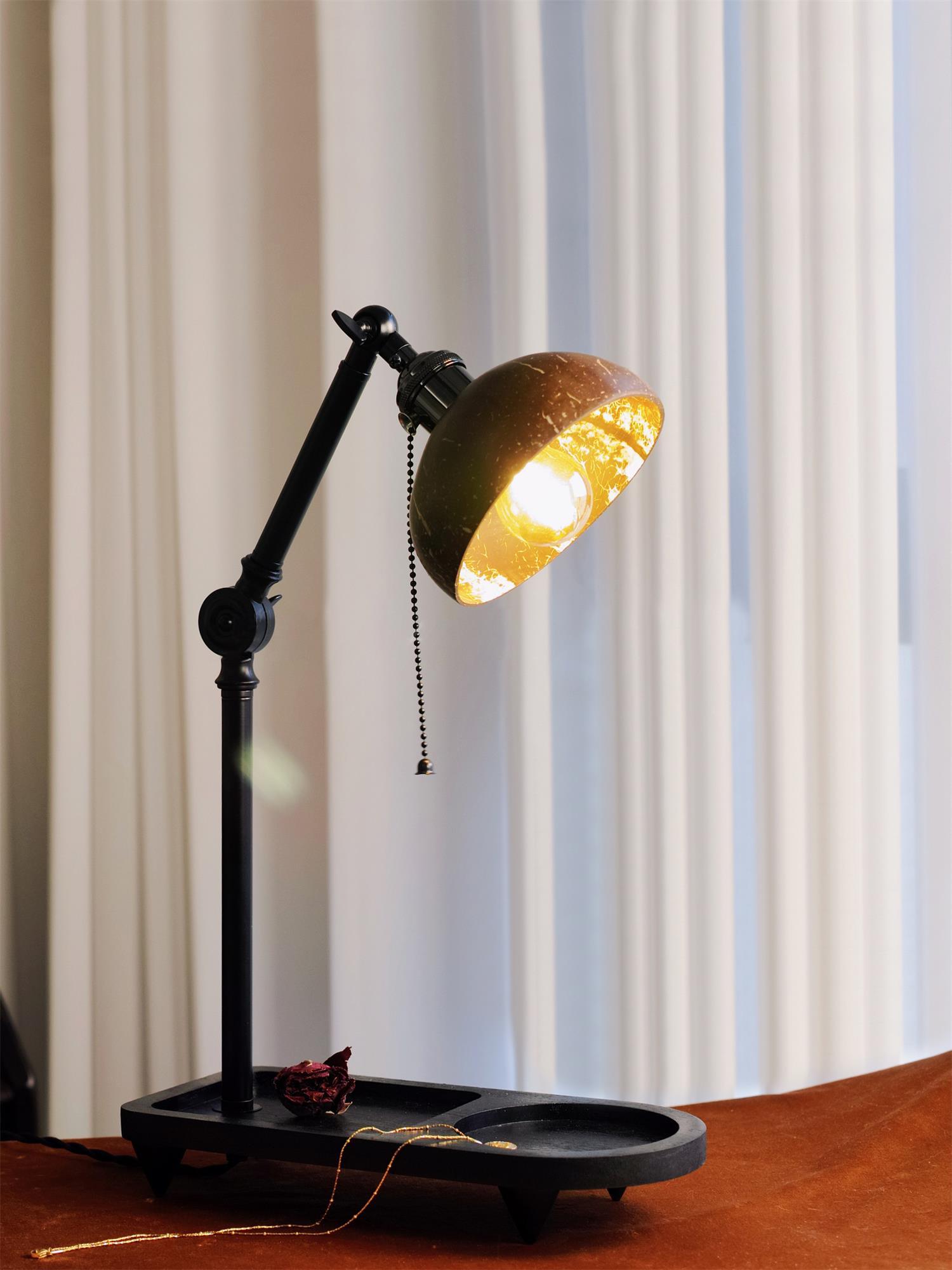 Christian Dell Table Lamp 5.1"