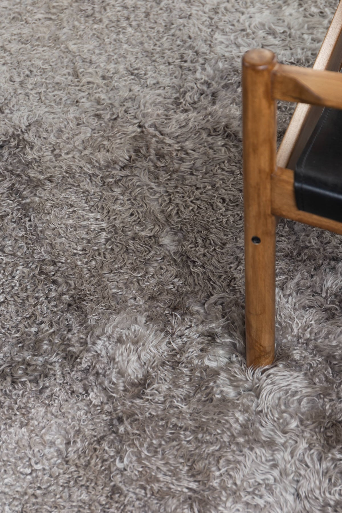 CURLY GOATSKIN RUG – Silver Grey - Homelosophy, view 4