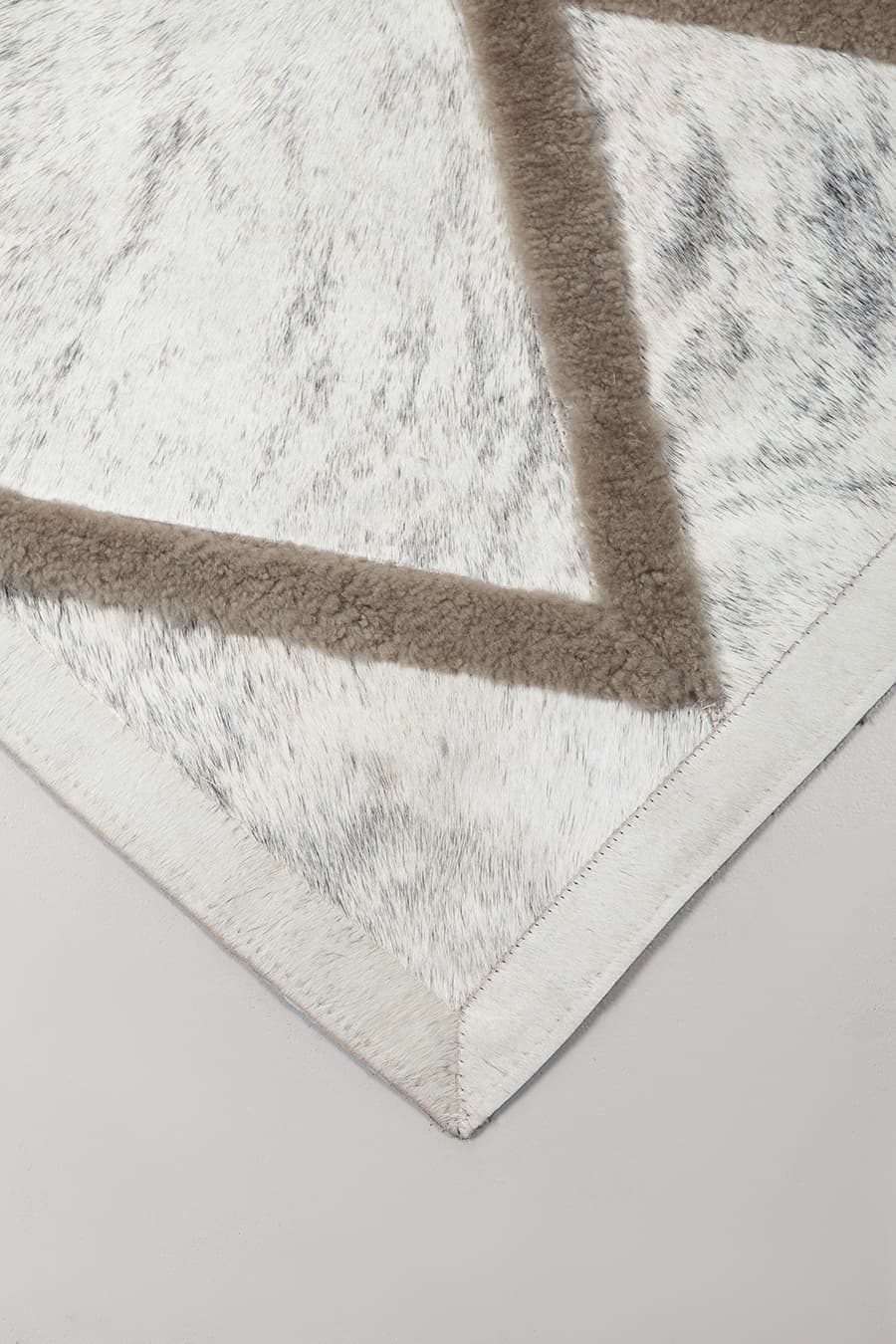 DIAMONDS - Rug in Hide and Shearling - Homelosophy, view 4