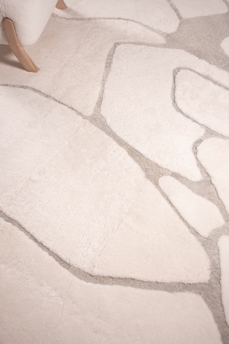 GLIMPSE – White Sheepskin Rug for Modern Interiors - Homelosophy