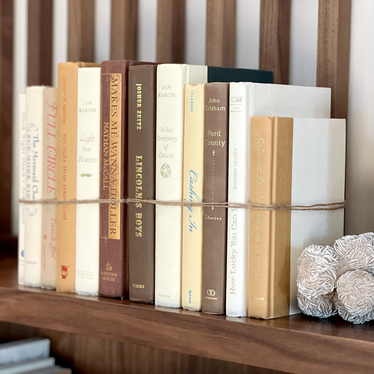 Modern Book Bundle by Color - Source by Studio Skara, view 4