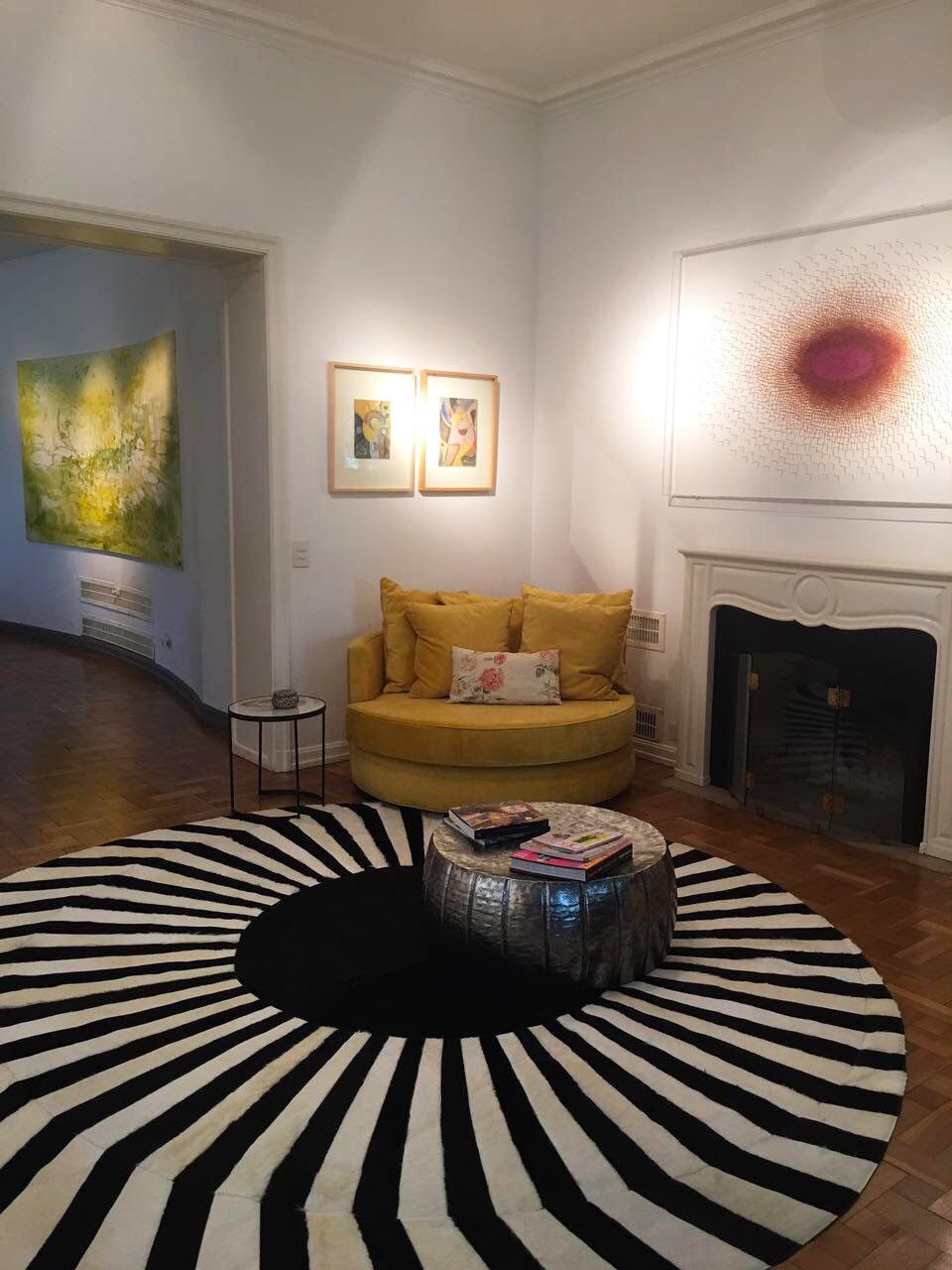 JAPAN SUN – Round Cowhide Rug in Black and White for Trade Professionals - Homelosophy, view 3