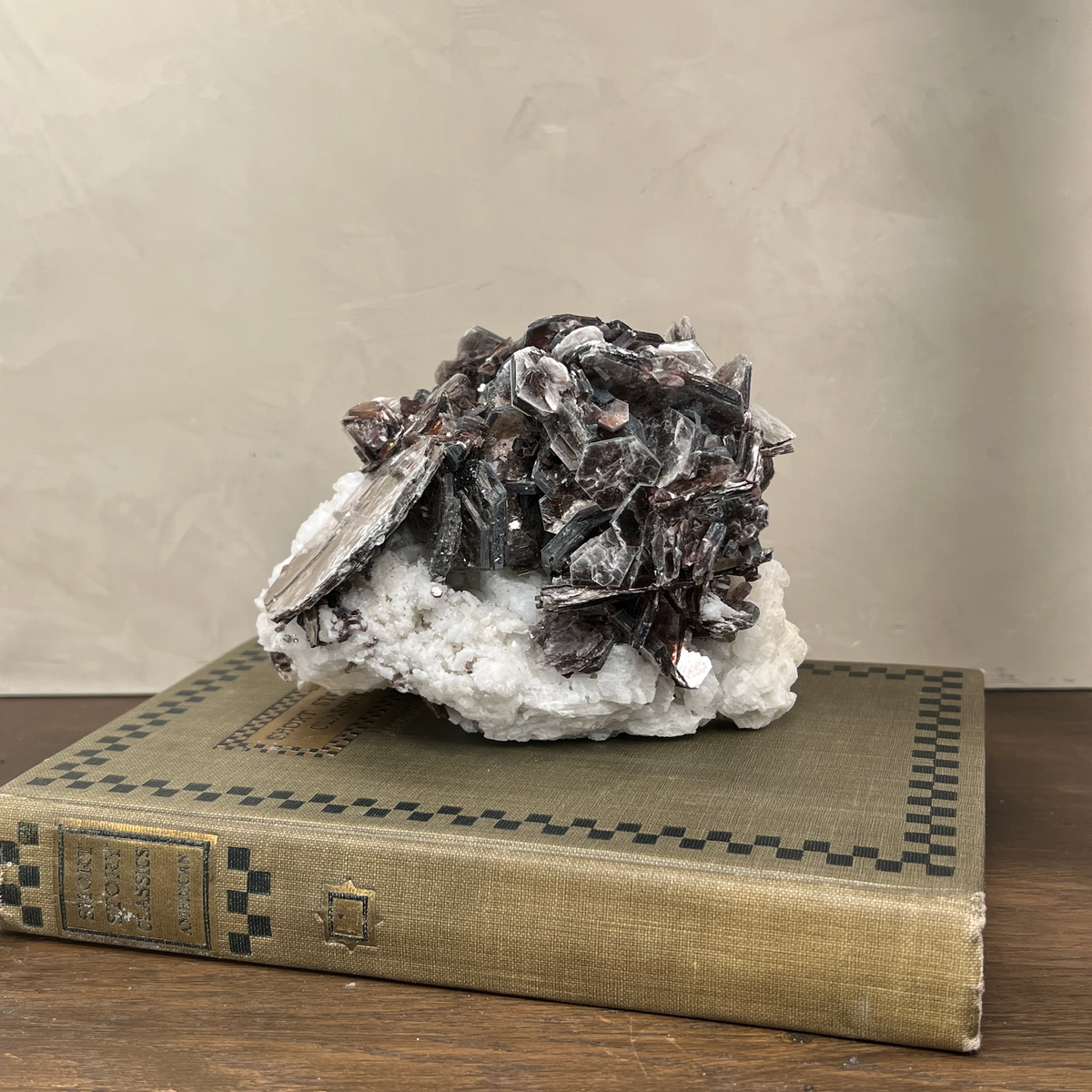 Mica & Clevelandite Cluster - Source by Studio Skara, view 3