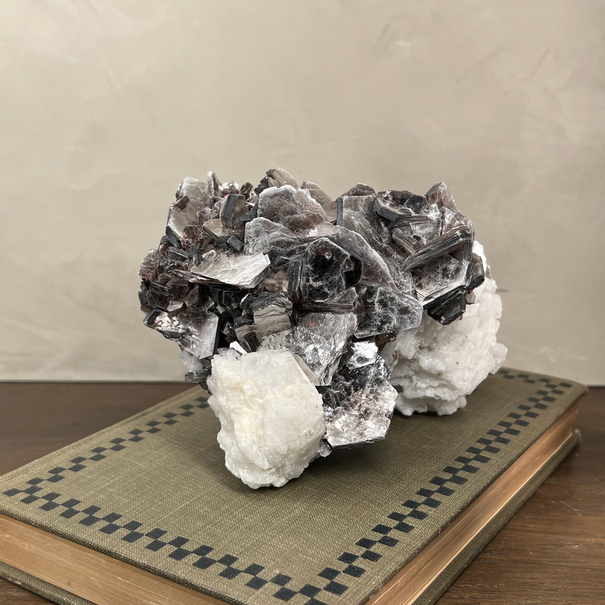 Mica & Clevelandite Cluster - Source by Studio Skara, view 5