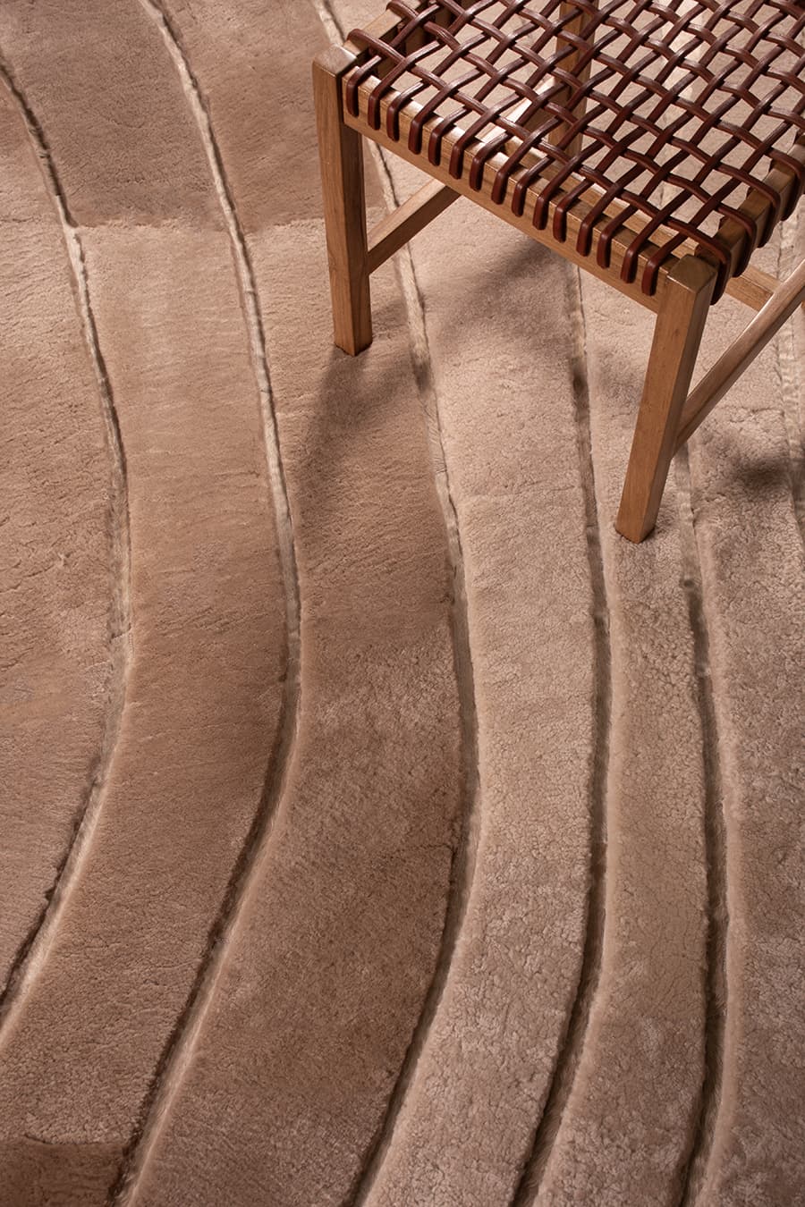 OMBRÉ – Custom Made Shearling and Cowhide Rug - Homelosophy, view 4