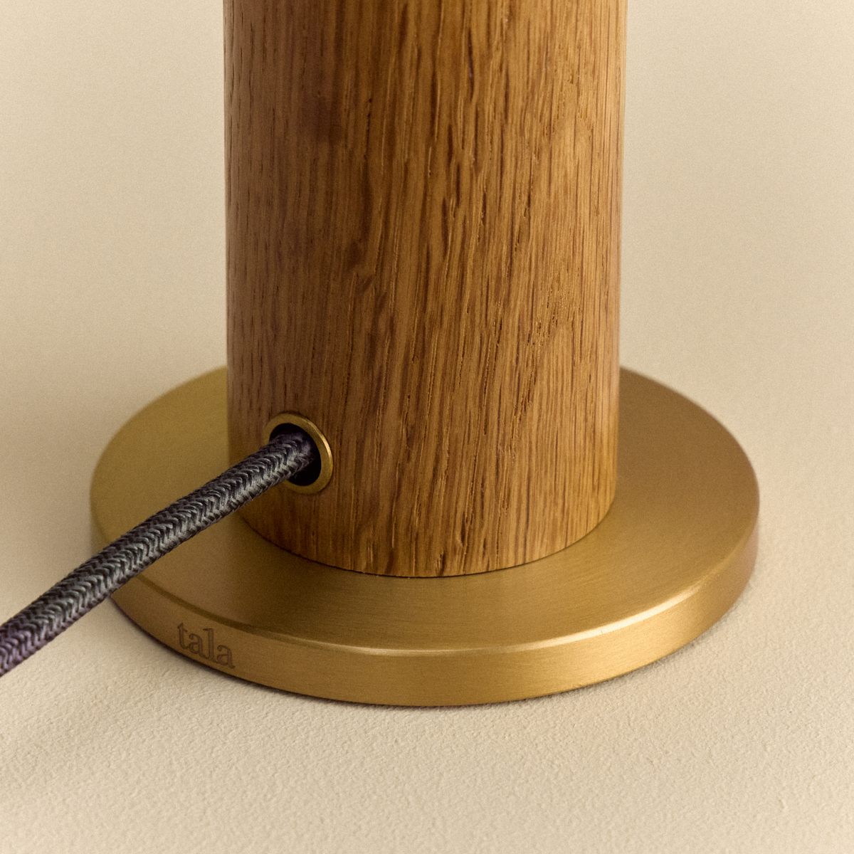 Knuckle Table Lamp in Oak + Voronoi I