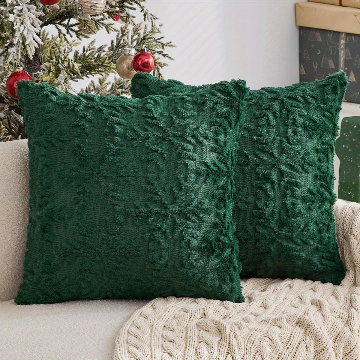 Plush Christmas Pillow Covers 45.72x45.72 cm - Green/Red/Golden Lace-Like Patterns, Zippered