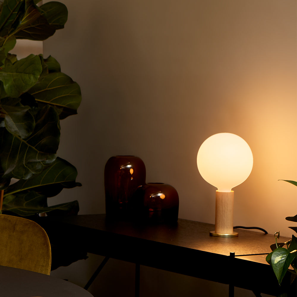 Knuckle Table Lamp in Oak + Sphere IV