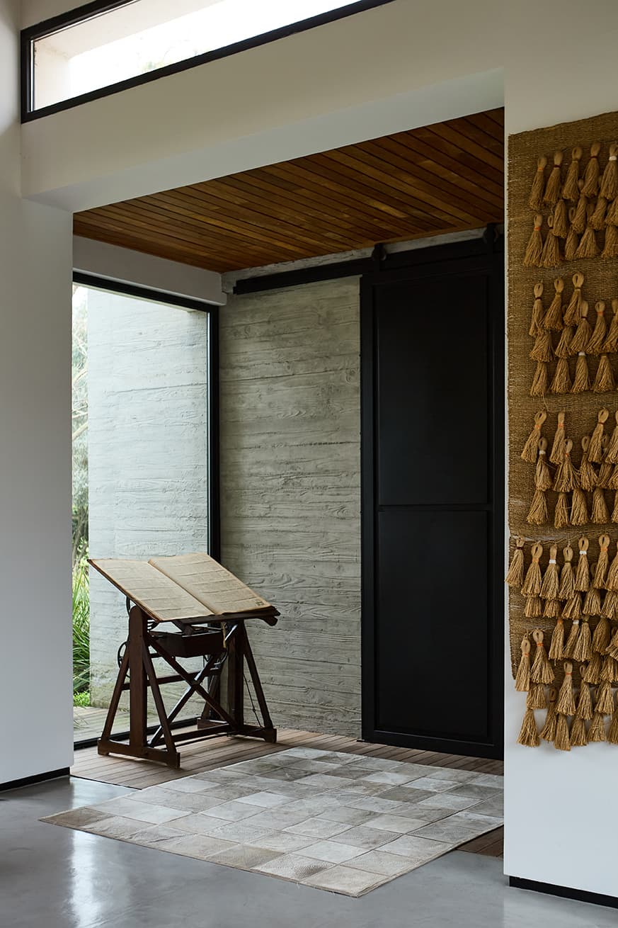 THEO LASERED - Natural Cowhide Rug - Homelosophy