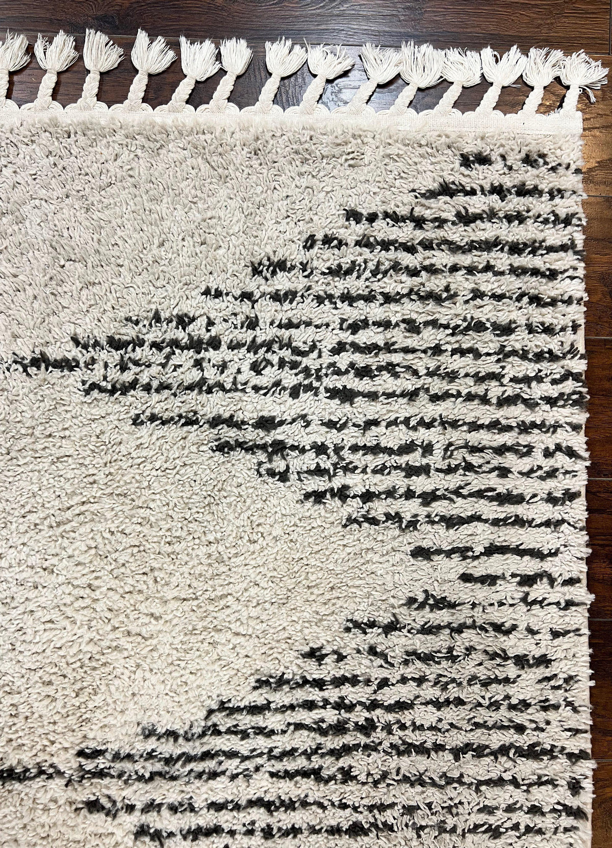 Shag Rug 5x8, Off White and Black Modern Contemporary Shag Area Rug, Moroccan Style Rug 5 x 8 ft, Medium Sized Rug, nuLoom Rug - Jewel Rugs, view 8