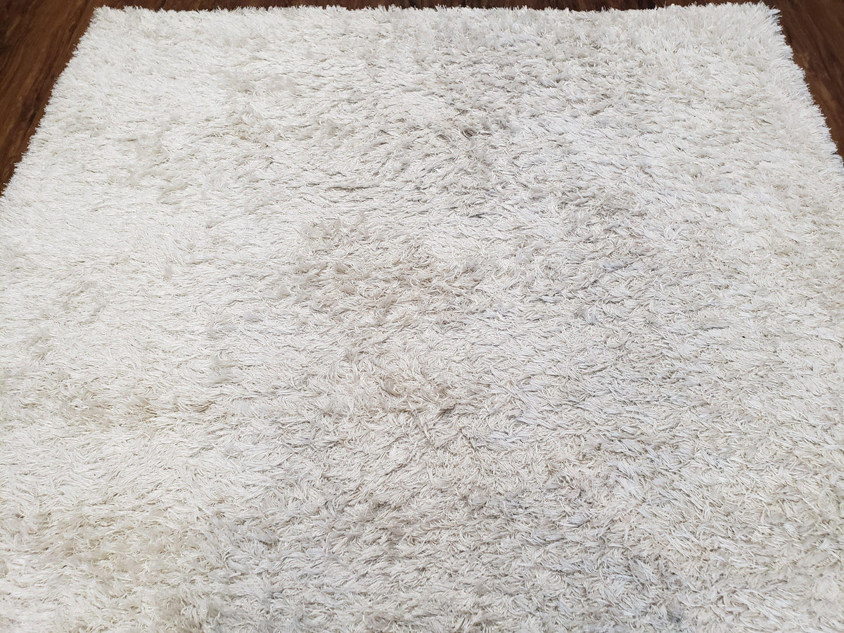 Safavieh Shag Rug 5x8, Pearl White Color, Isaac Mizrachi Shag Collection 5x7 Carpet, High Pile Soft Fluffly Bedroom Rug, Living Room Rug - Jewel Rugs, view 5