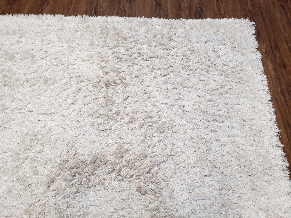 Safavieh Shag Rug 5x8, Pearl White Color, Isaac Mizrachi Shag Collection 5x7 Carpet, High Pile Soft Fluffly Bedroom Rug, Living Room Rug - Jewel Rugs, view 7